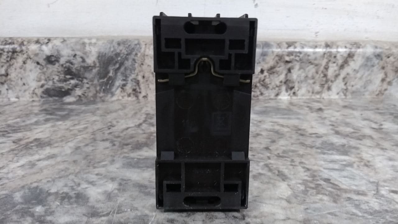 Siemens 3RV20111HA10 690VAC Maximum Voltage Rating Manual Motor Starter 4