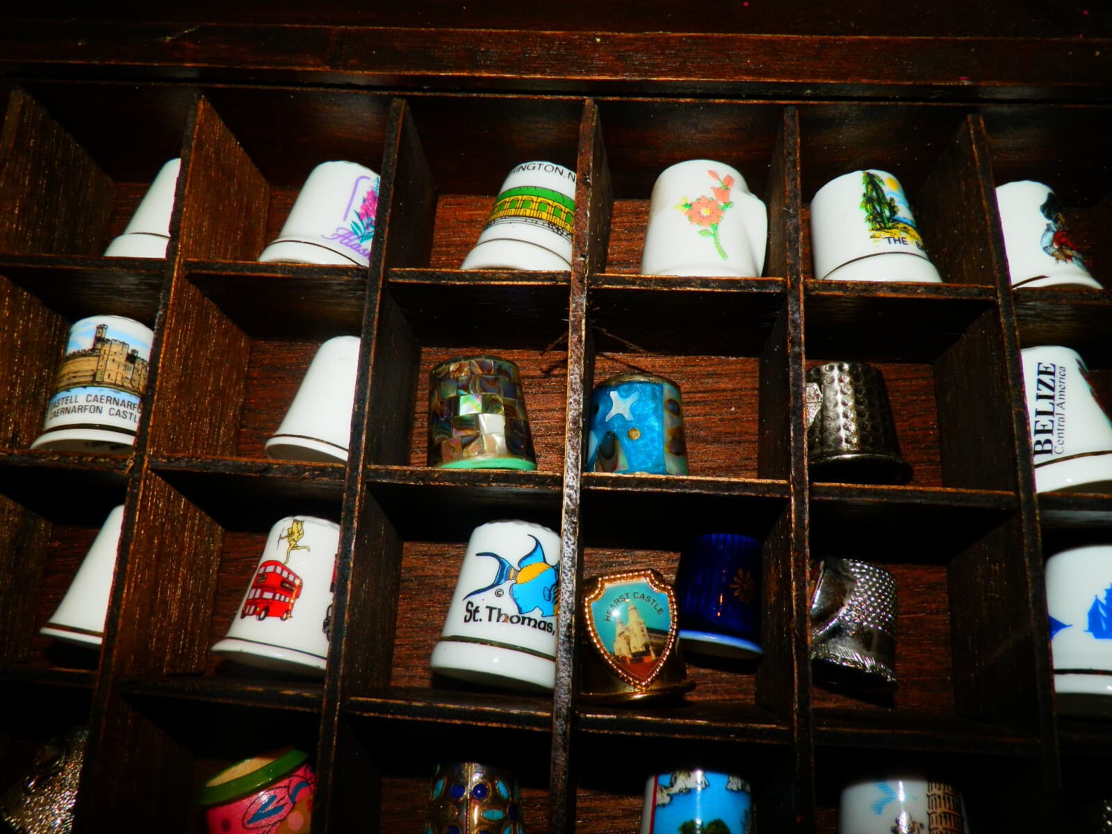 Vintage Lot of 101 Collector Souvenir Sewing Thimbles w/ Sliding Display Case 3