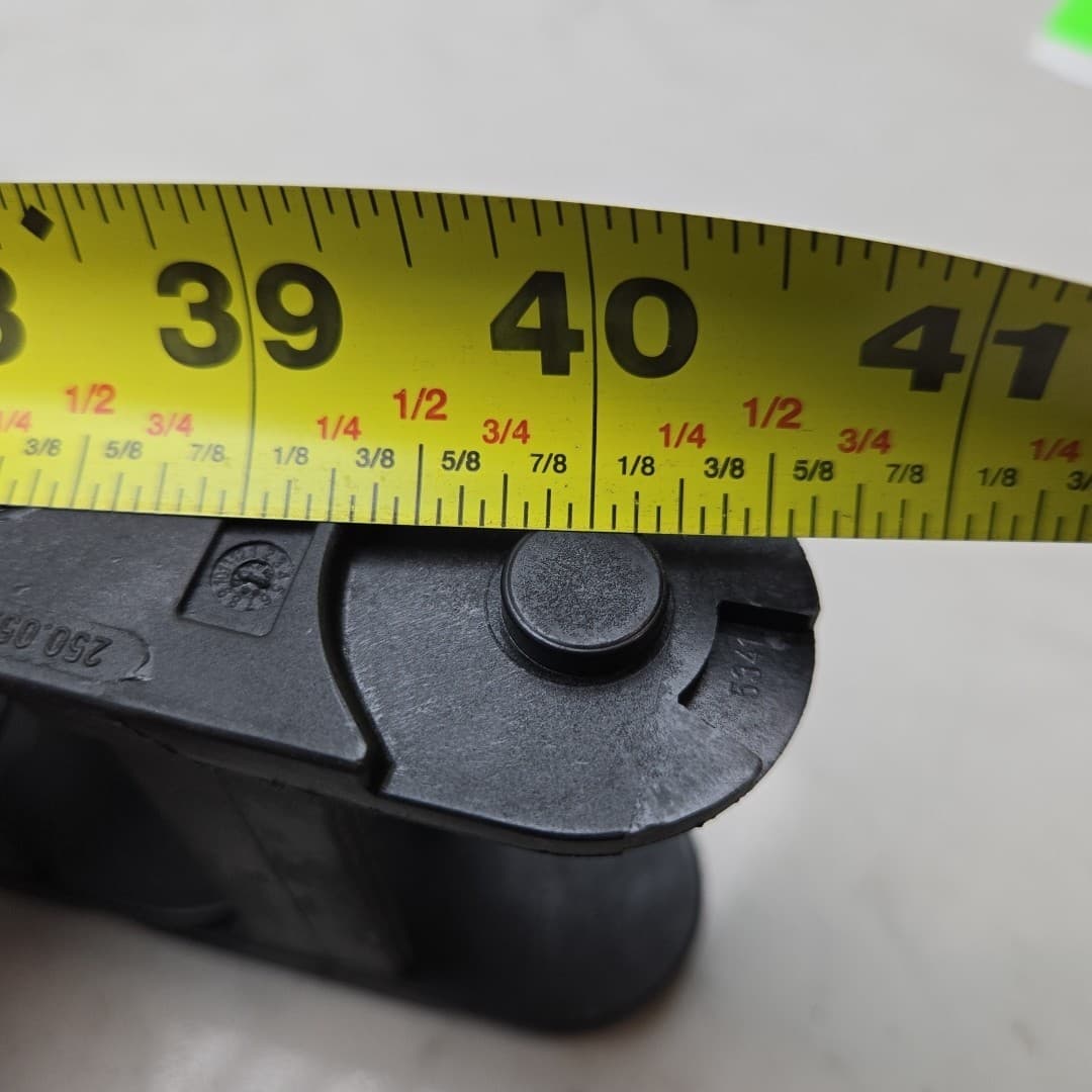 40" Igus 250.05.125 Cable Carrier System 2.24" Inner 2.87" Outer 22 Links New 4