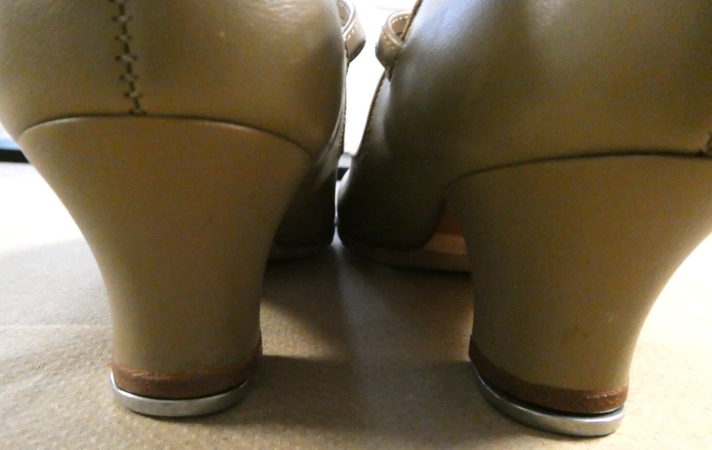 Capezio Character Shoes Dance Tan 550 2" Heel Buckle Size 7M EUC 5