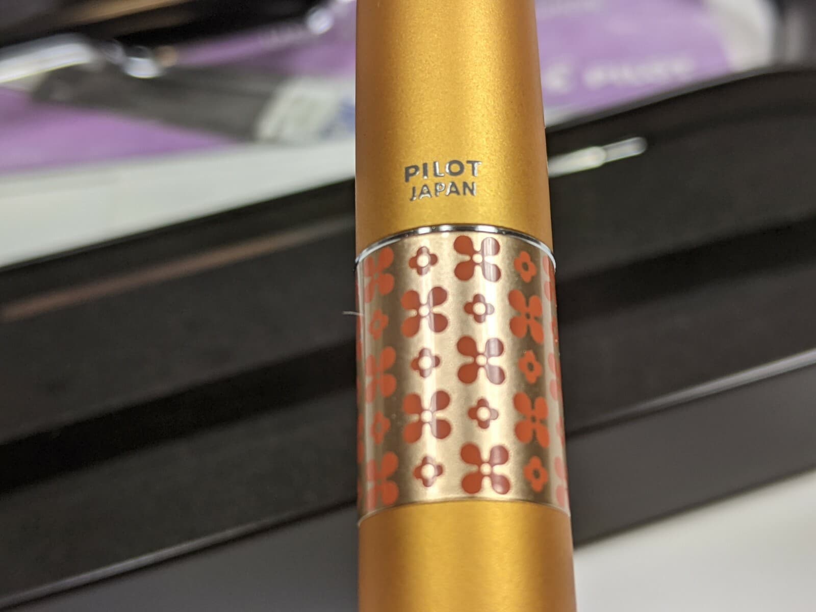 Pilot Metropolitan Retro Pop Fine Rollerball Pen in Orange- P91403 with Gift Box 2