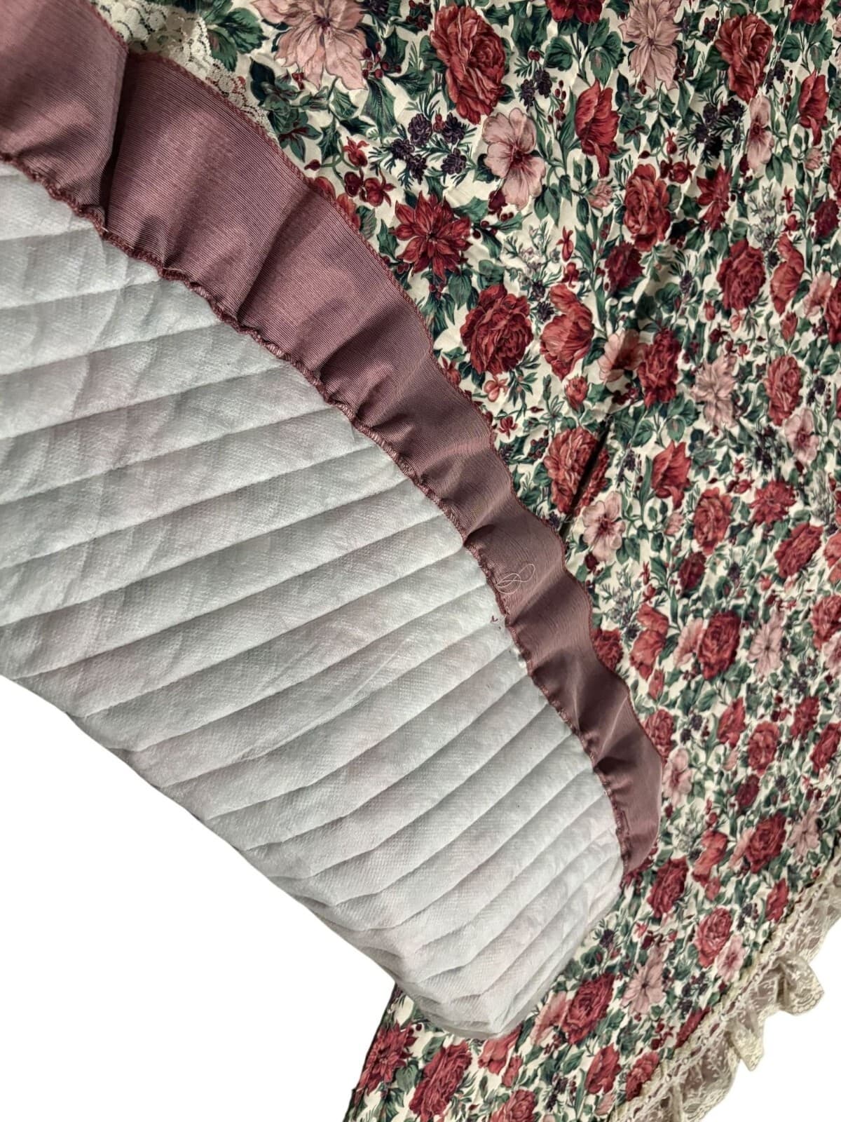 Vintage Shabby Grandma Cottage Floral Quilted Christmas Tree Skirt Lace Trim 4