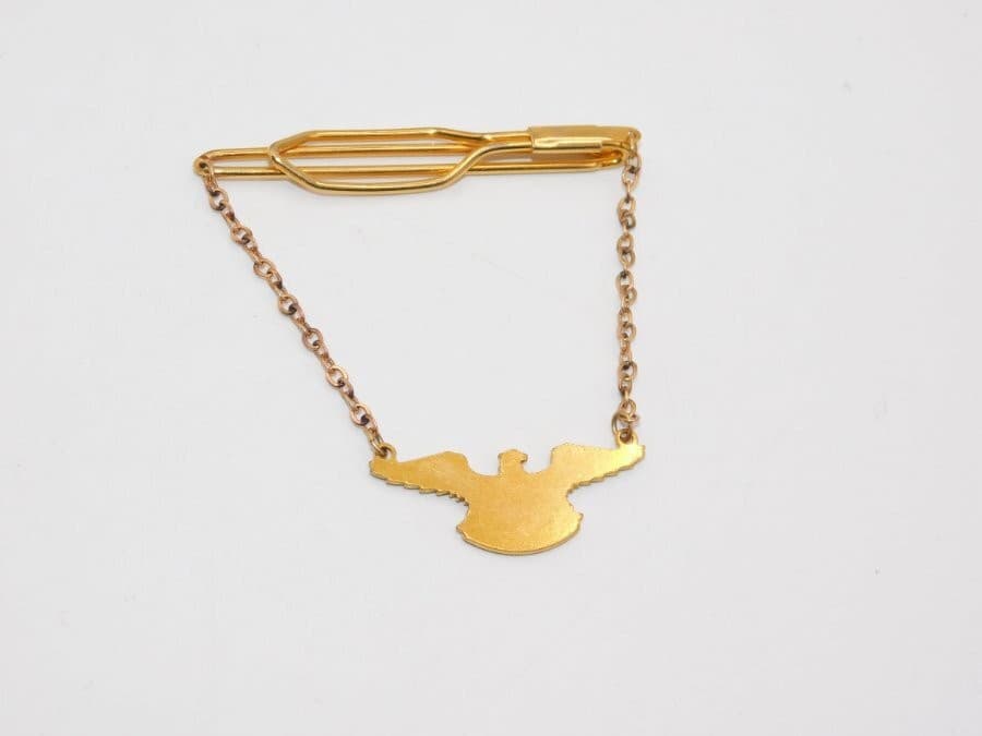 C157-VINTAGE TIE BAR/CLIP~F.O.E.~FATERNAL ORDER OF EAGLES~GOLD TONE~2.5" LONG 4