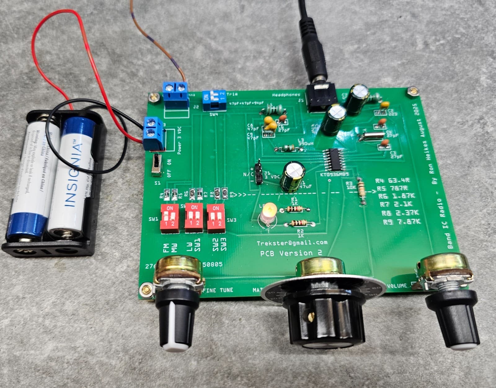 One IC Radio Kit.  Receives AM FM LW SW1 SW2 SW3.  A Fun 100% DIY Kit! 3