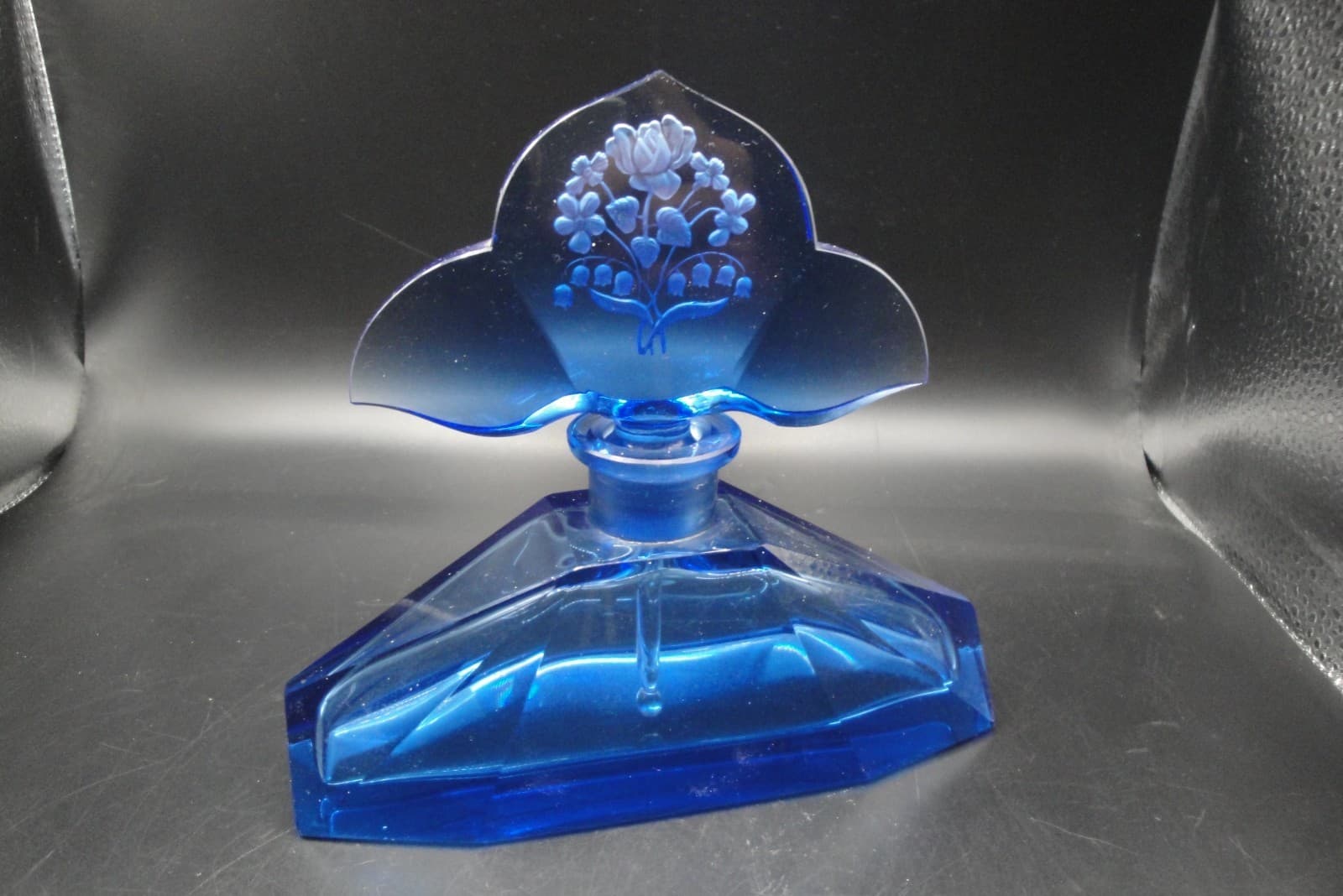 Vintage Art Deco Czech Blue Crystal Glass Perfume Bottle w/ Large Etched Stopper 4