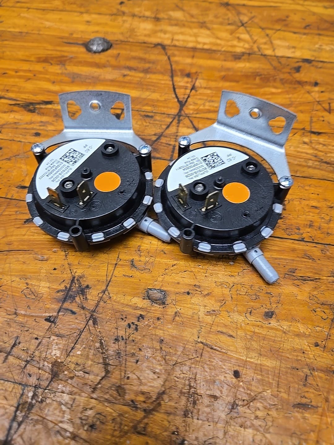 2Goodman Amana Gas Furnace OEM Air Pressure Switch B1370142  0130F00504  0.60"WC 3