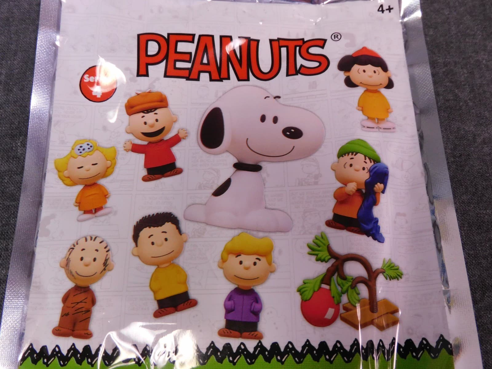 Peanuts Christmas NEW * Pigpen Clip * Blind Bag Series 4 Snoopy Key Monogram 6