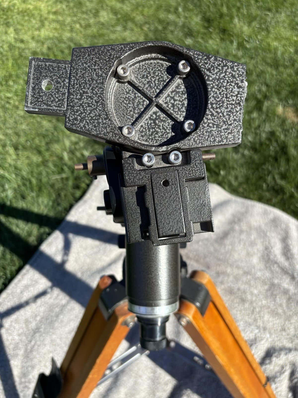 Vixen/Celestron Equitorial Telescope Mount w/ Wooden Tripod - REPAIR READ DESC! 4