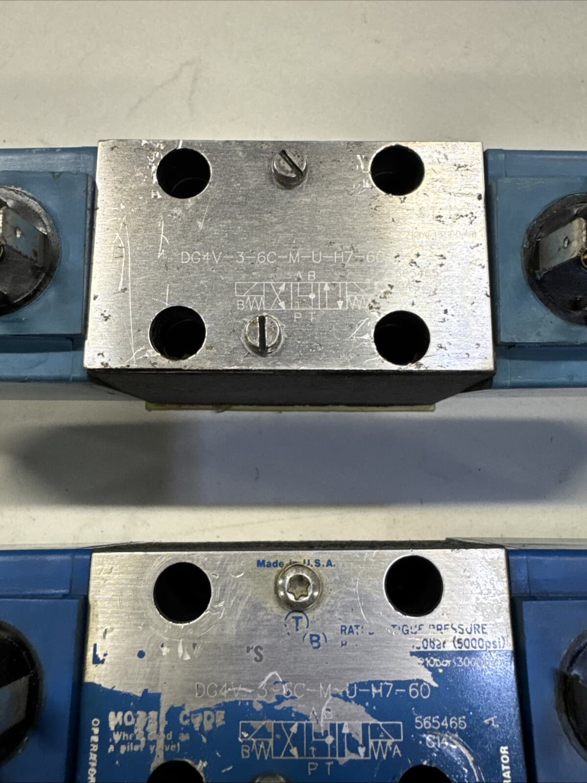 VICKERS Directional Valve DG4V-3-6C-M-U-H7-60 Used 565465 2