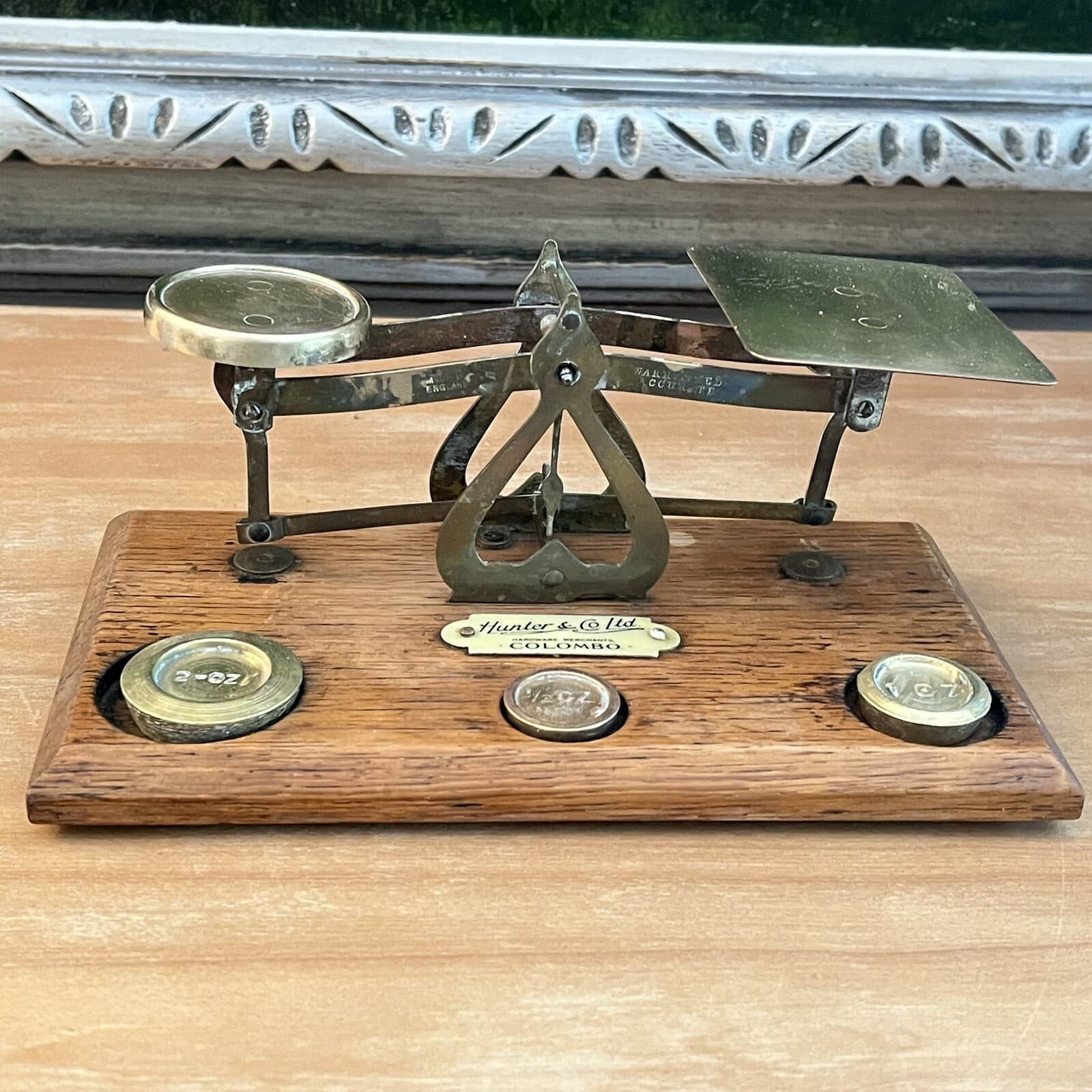 VINTAGE POSTAL BALANCE SCALES & BRASS WEIGHTS ON HONEY OAK BASE 2