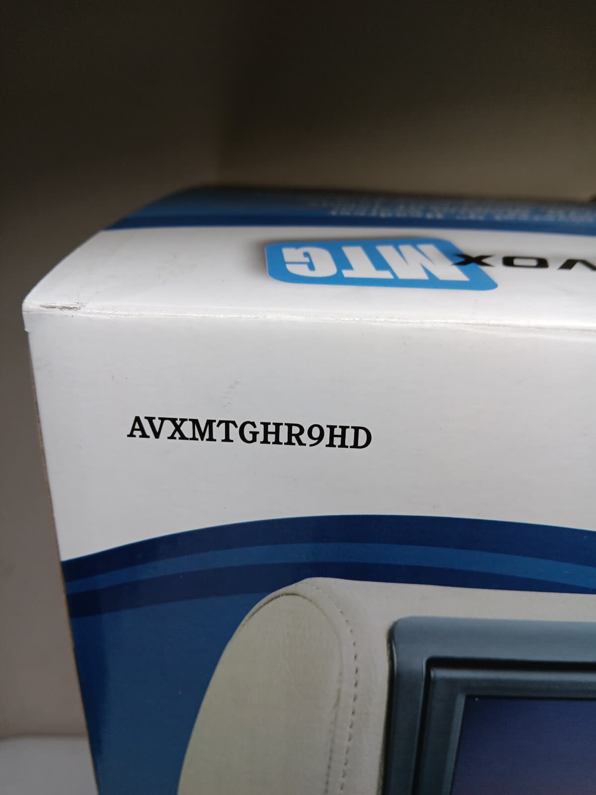 Audiovox AVXMTGHR9HD 9" Headrest HD Monitor w/ DVD Player 2