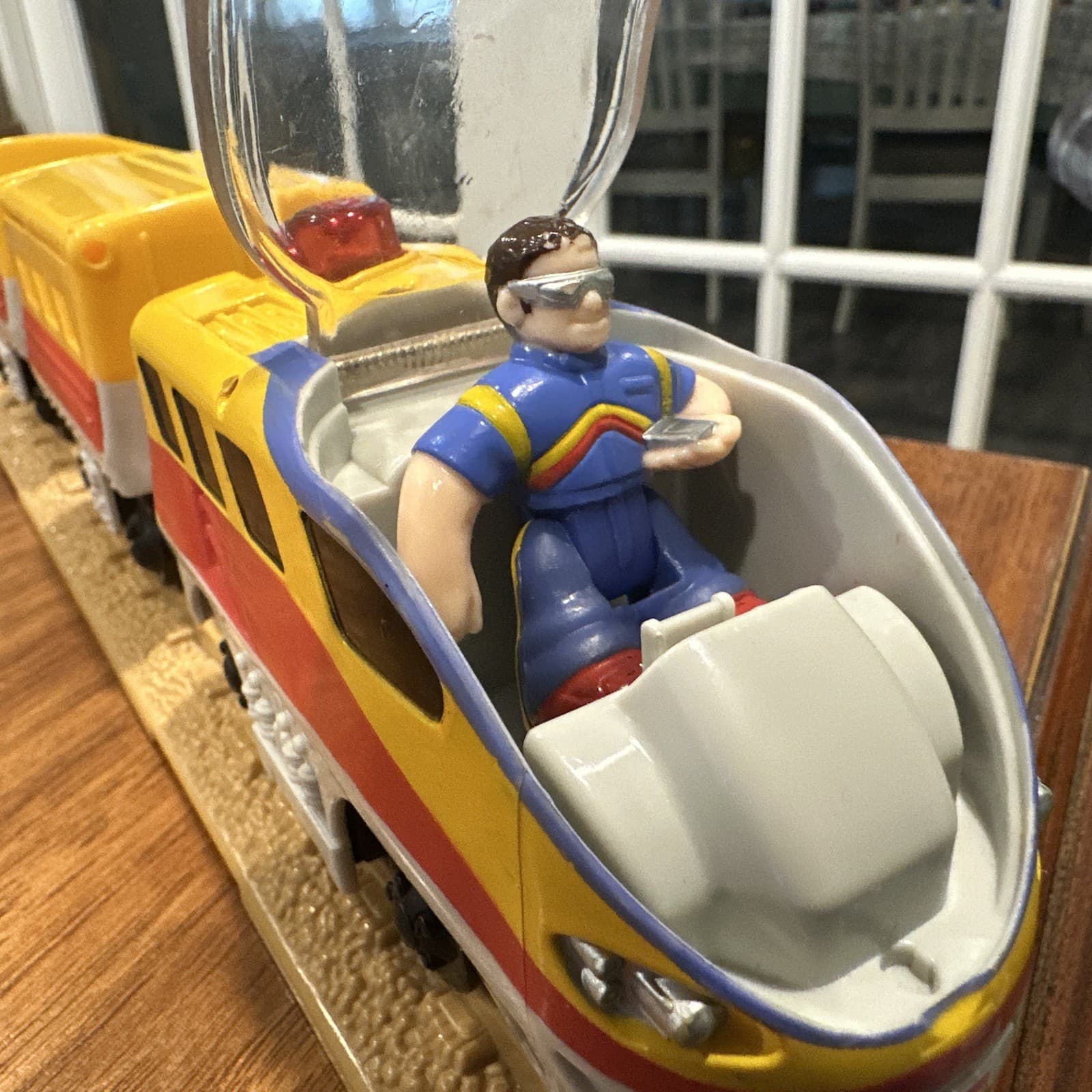 Fisher-Price GeoTrax Grand Central Station Aero Yellow Train & Eric USA Seller 3