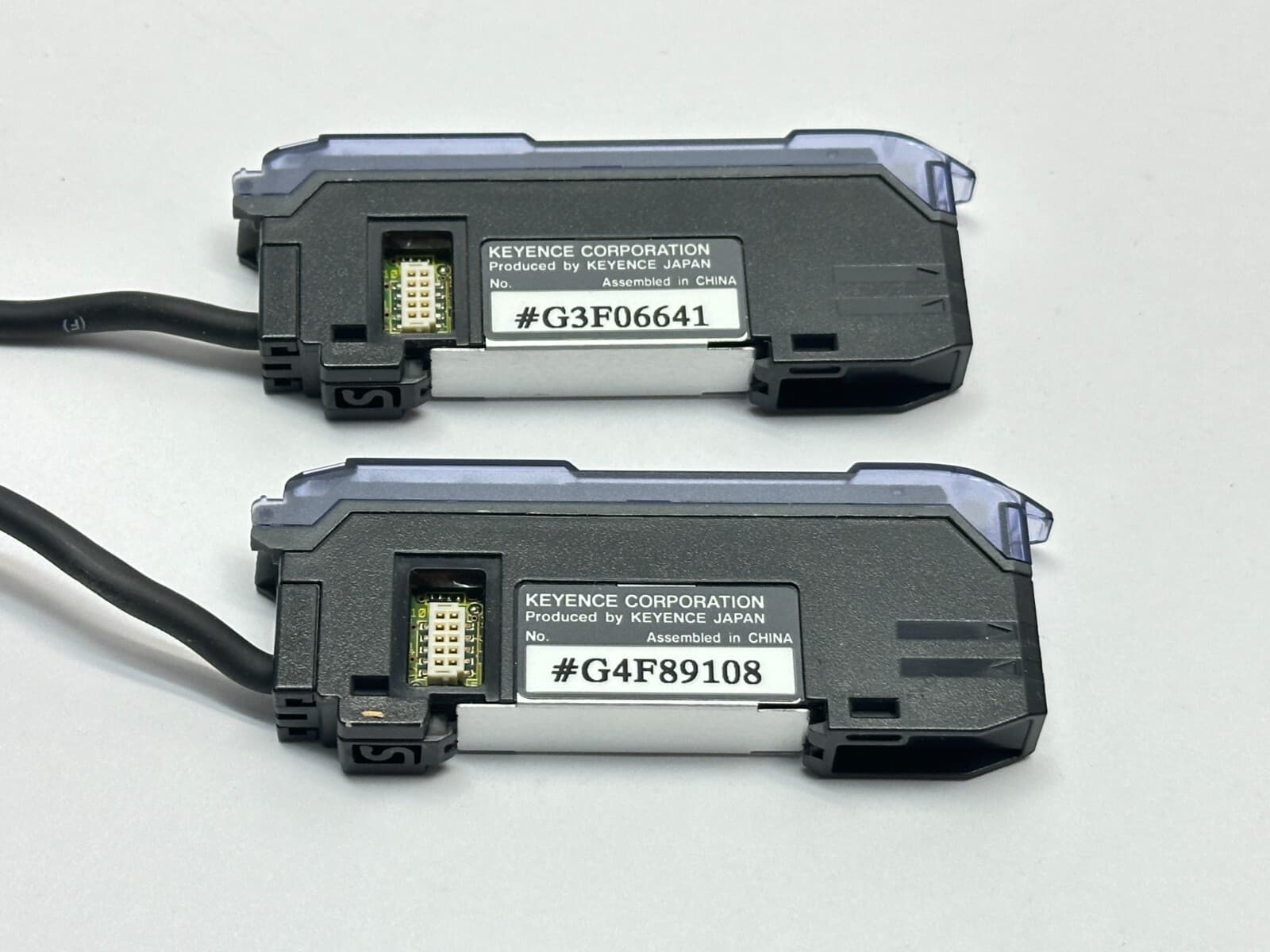 Keyence FS-V33P Fiber Sensor Amplifier Main Unit PNP LOT OF 2 5