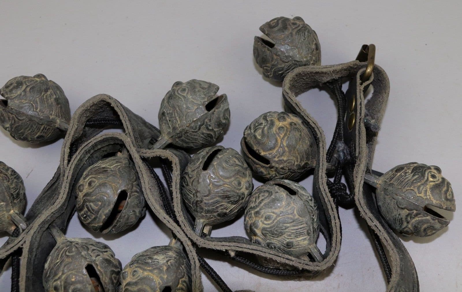 A set of China bronze dragon bells handworked statue of bronze bell 2