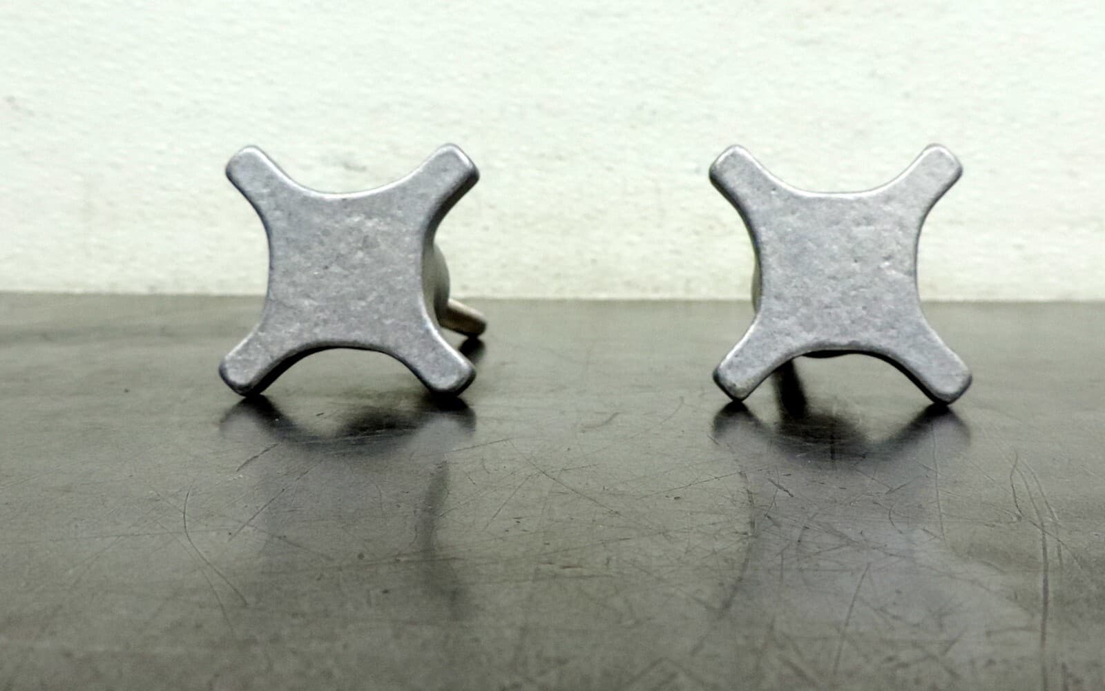 Hand Knob Handle Aluminum with 5/16" SAE Threaded Shaft Lot of (2) Two 6