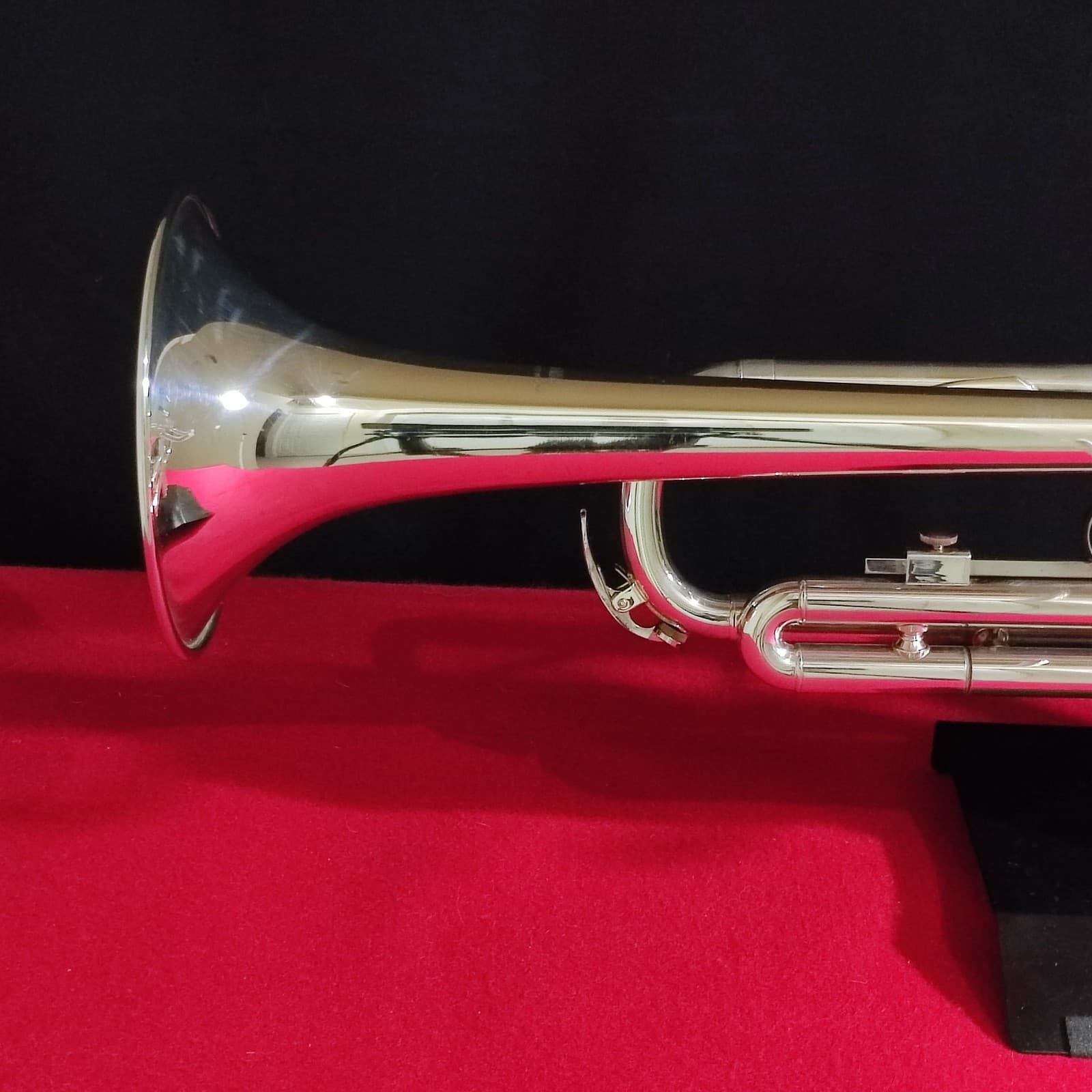 YAMAHA Trumpet YTR-1335S Silver With Mouthpiece and Case 5