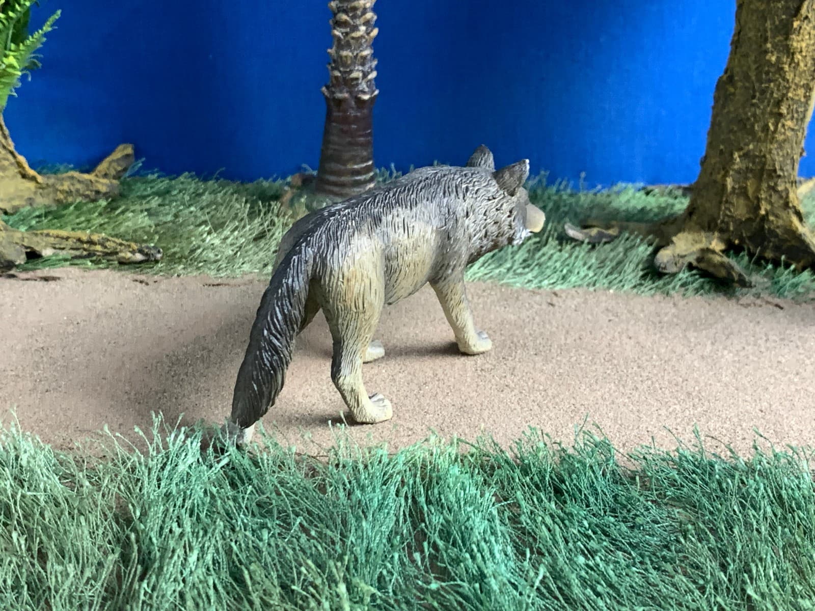 Mojo  #387026 Gray Wolf Figure Lifelike Wildlife Animal Detailed 2010 2