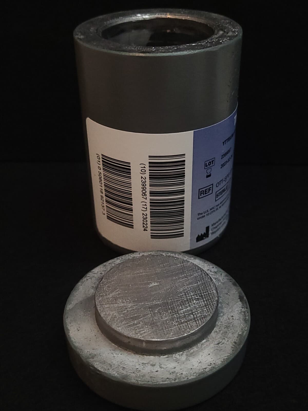 Thick-walled Lead Pig for Shielding of Radioactive Source Materials  4