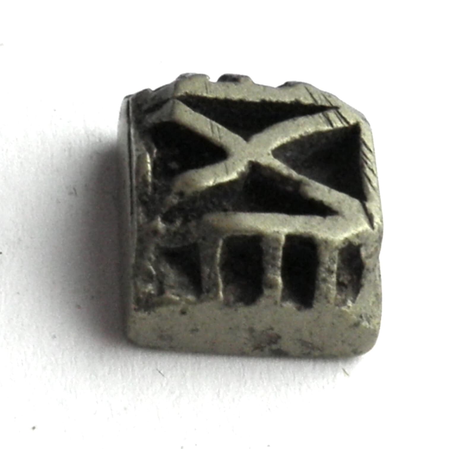 ANTIQUE AFRICAN ASHANTI AKAN GEOMETRIC GOLD WEIGHT 1400-1720 AD Brass 6g No40 5