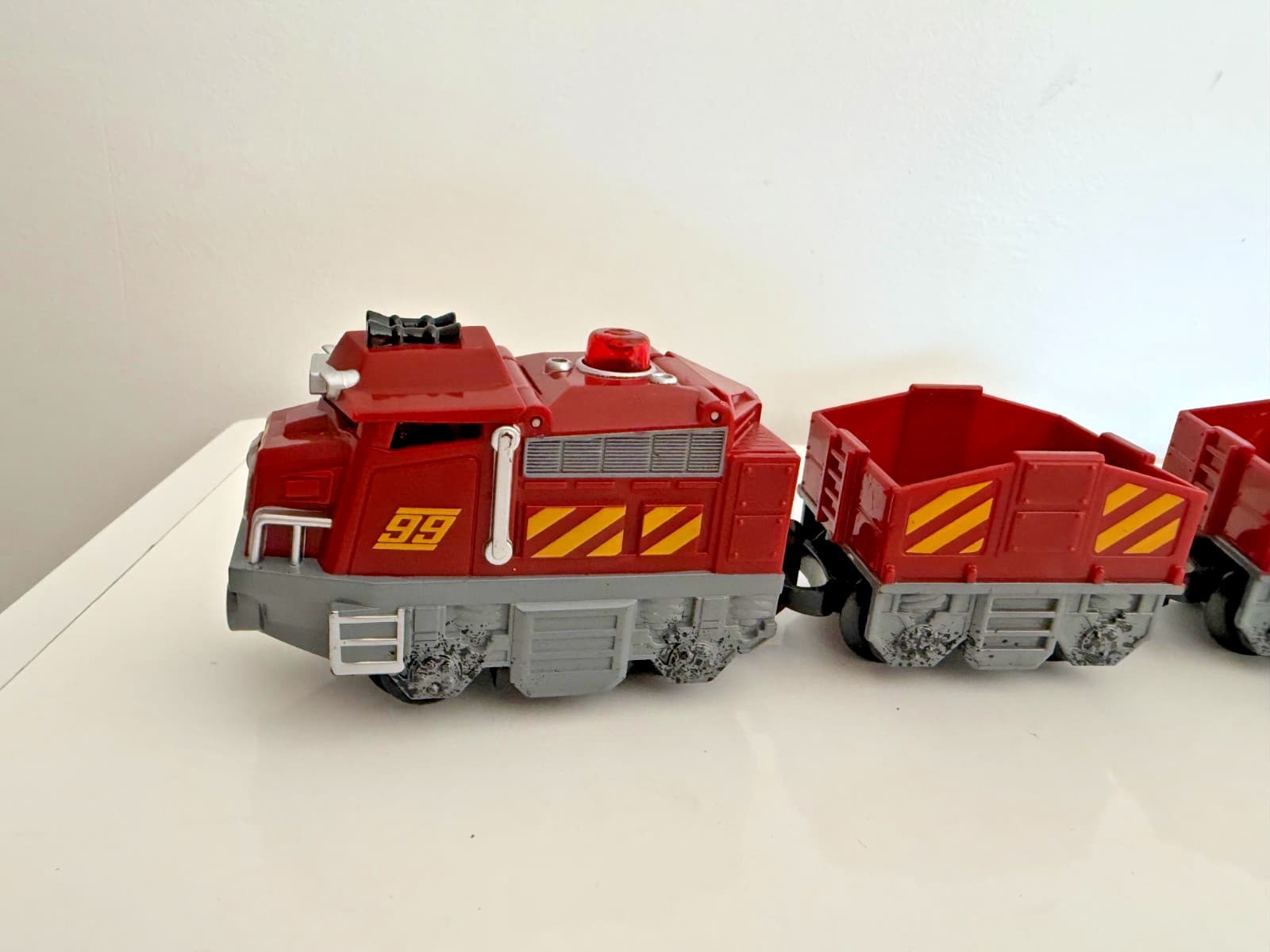 Fisher Price GeoTrax ~ Bull & Bruno! Toughest Team #99 Engine cars & figure 2