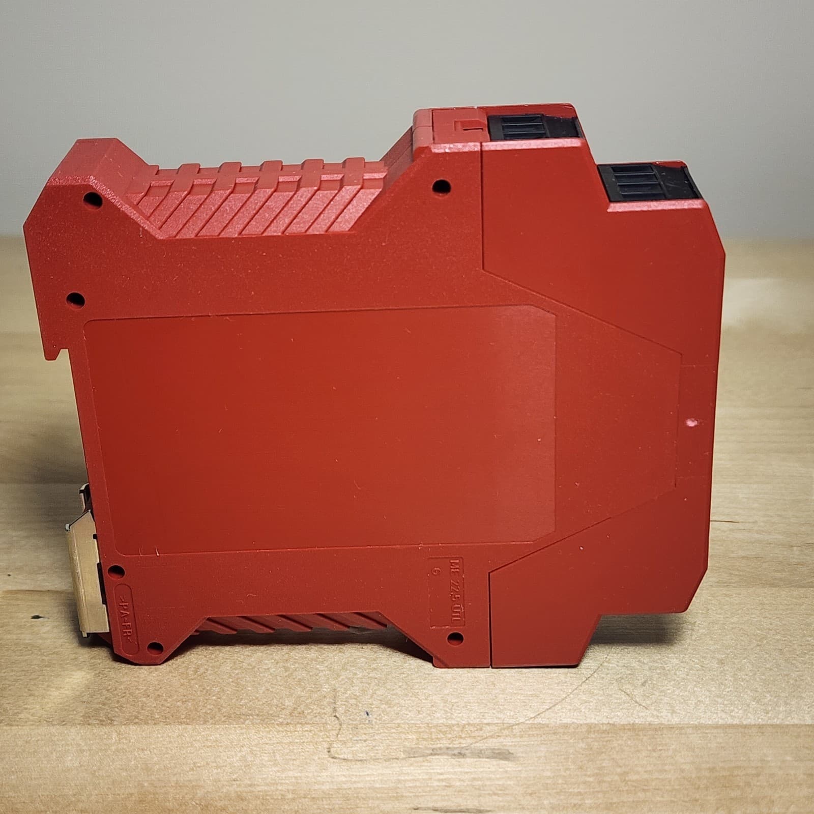 Allen-Bradley 440R-N23132 Safety Relay MSR127TP 24VAC/DC 4