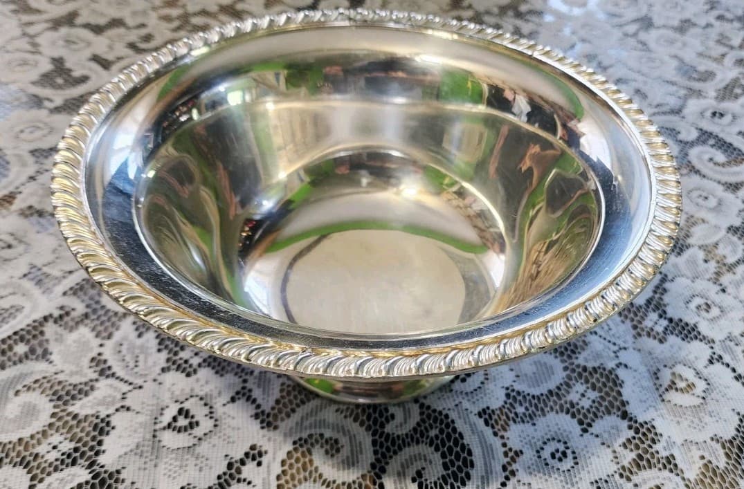 V "9 3/4" FEATHER EDGED SMOOTH PEDISTAL SILVERPLATED FRUIT CANDY ETC BOWL🍬🌰🍎 6