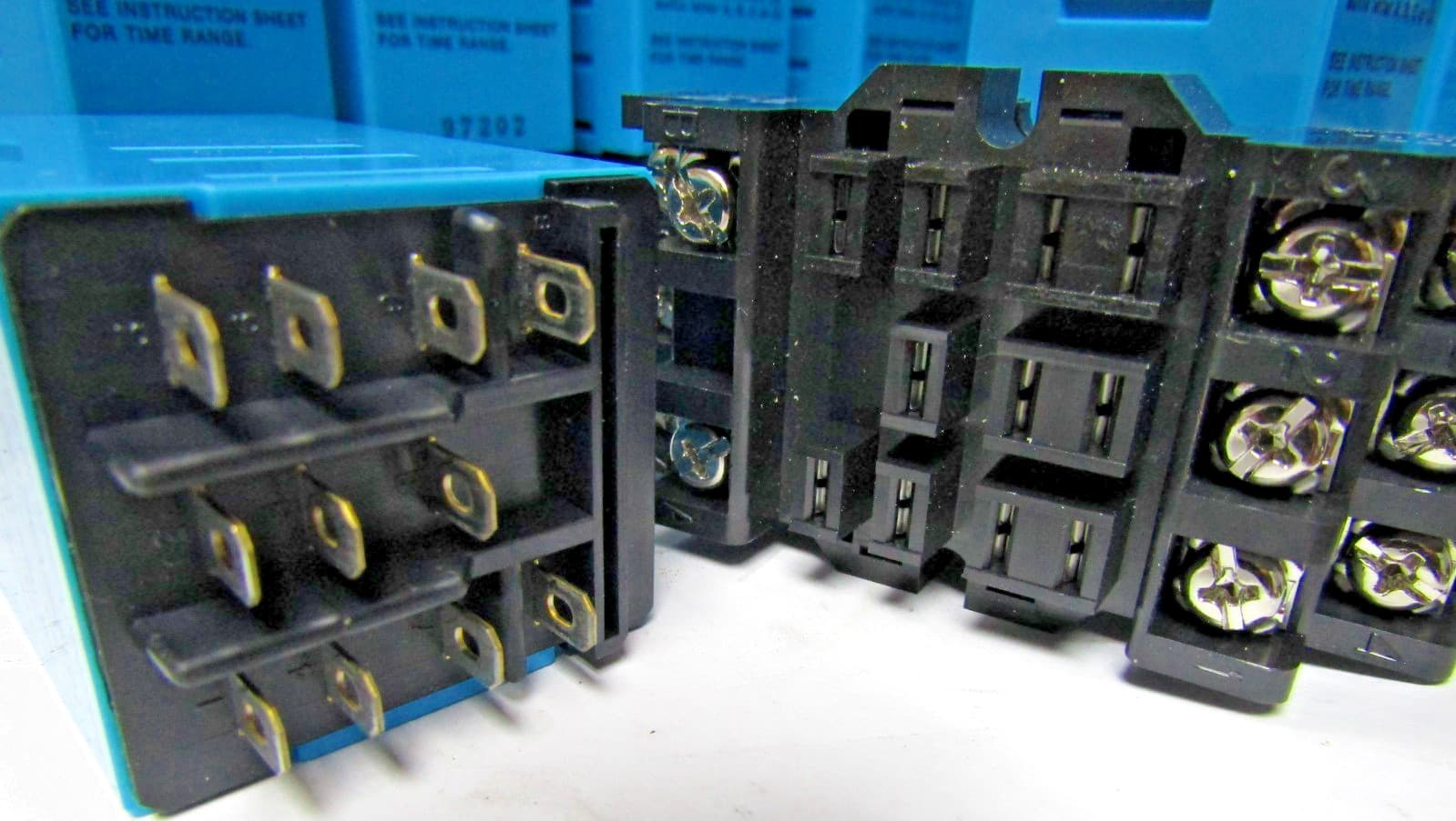 ✌️NEW IDEC 100-240VAC ELECTRONIC TIMER RELAY RTE-B1AF20 WITH BASE 11 PIN SR3B-05 5