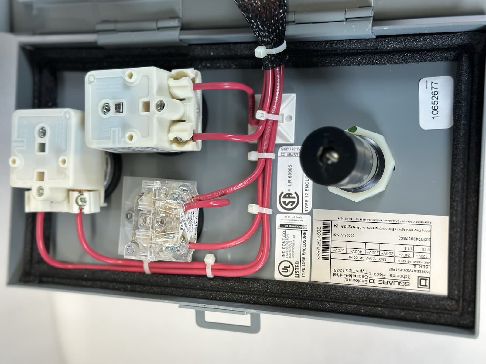 Square D 8536SBA1V02CP51P52. Motor Starter 600V AC 2 Pole Single Phase 120V 4