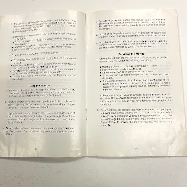 2002 Commodore Color Monitor User's Guide for C64 Computers French & English 4