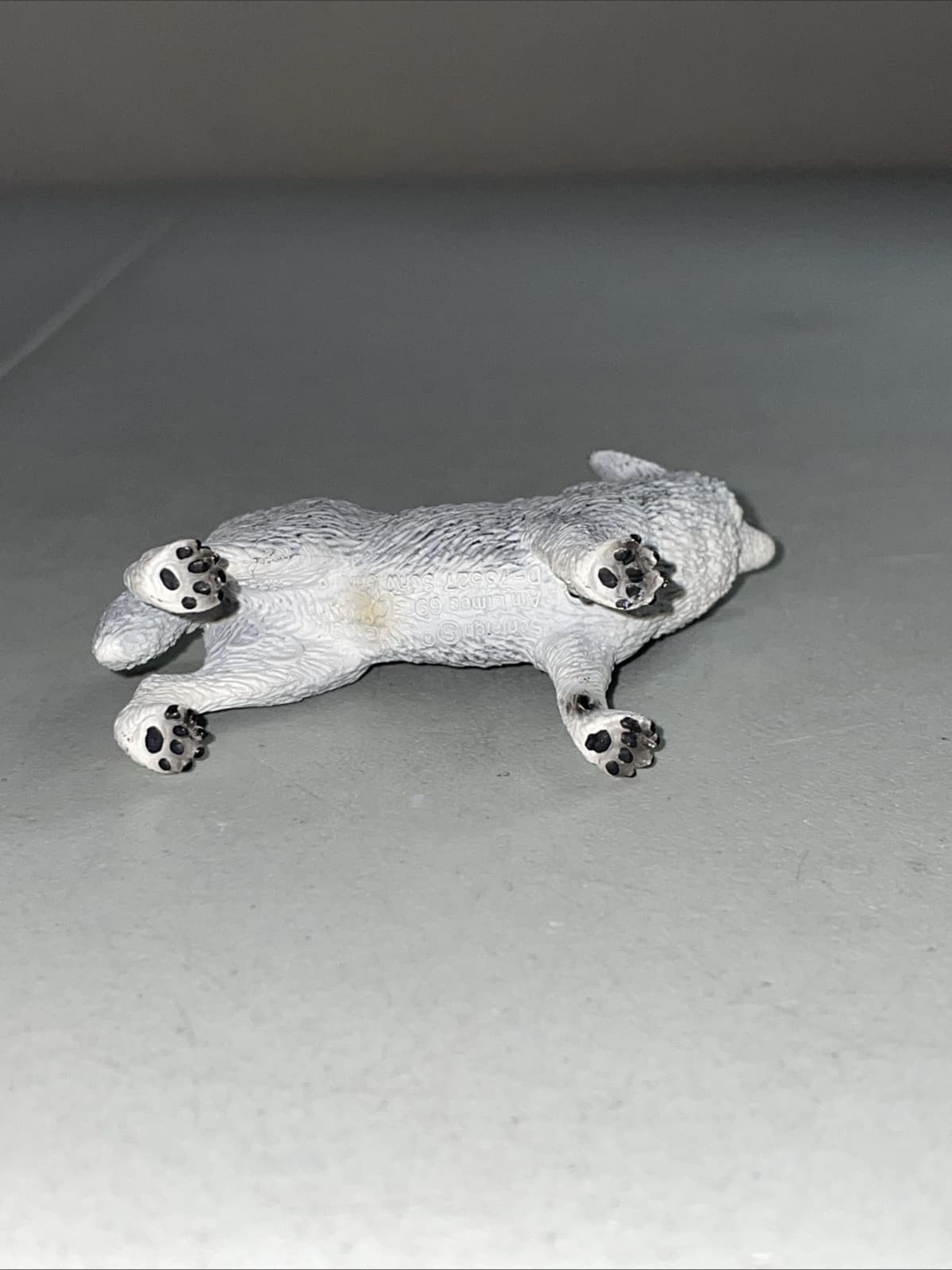 Schleich 2009 Gray Howling Wolf 3" Figure 4