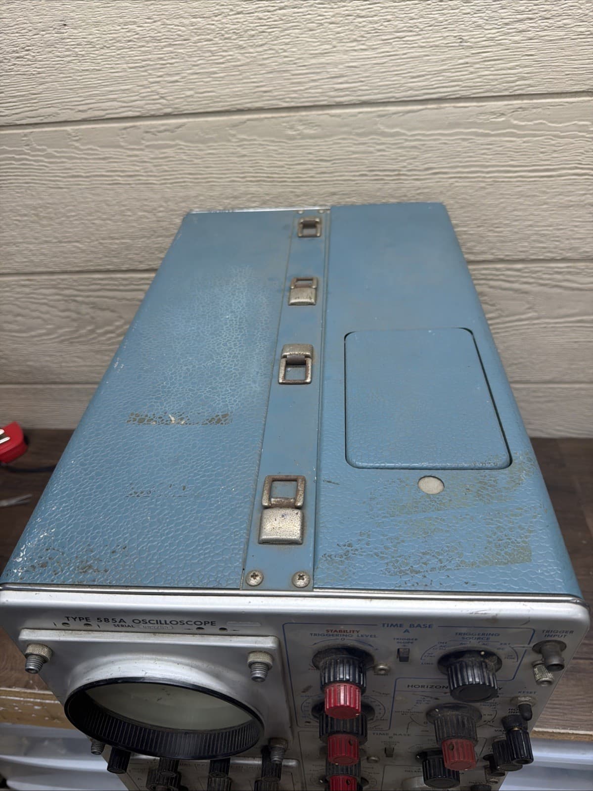 TEKTRONIX TYPE-585A OSCILLOSCOPE Works 6