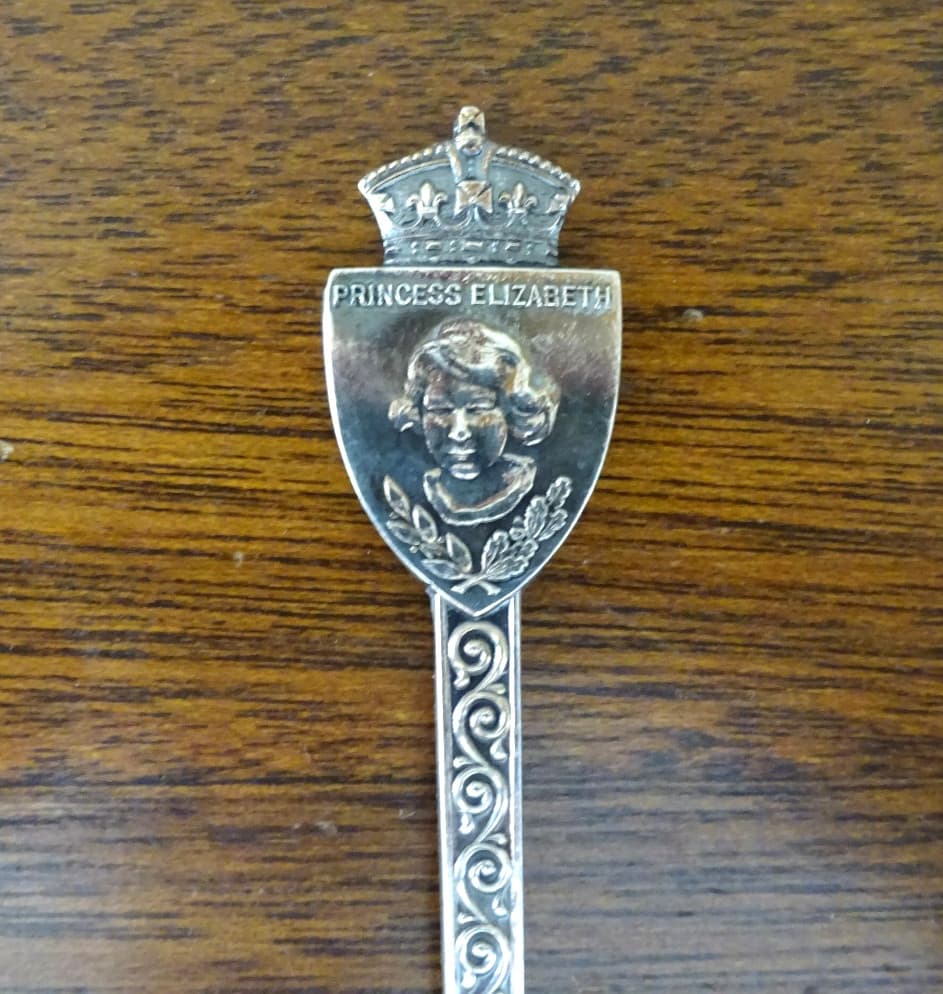VINTAGE EPNS ENGLAND SILVER PLATE PRINCESS ELIZABETH SOUVENIR SPOON 2