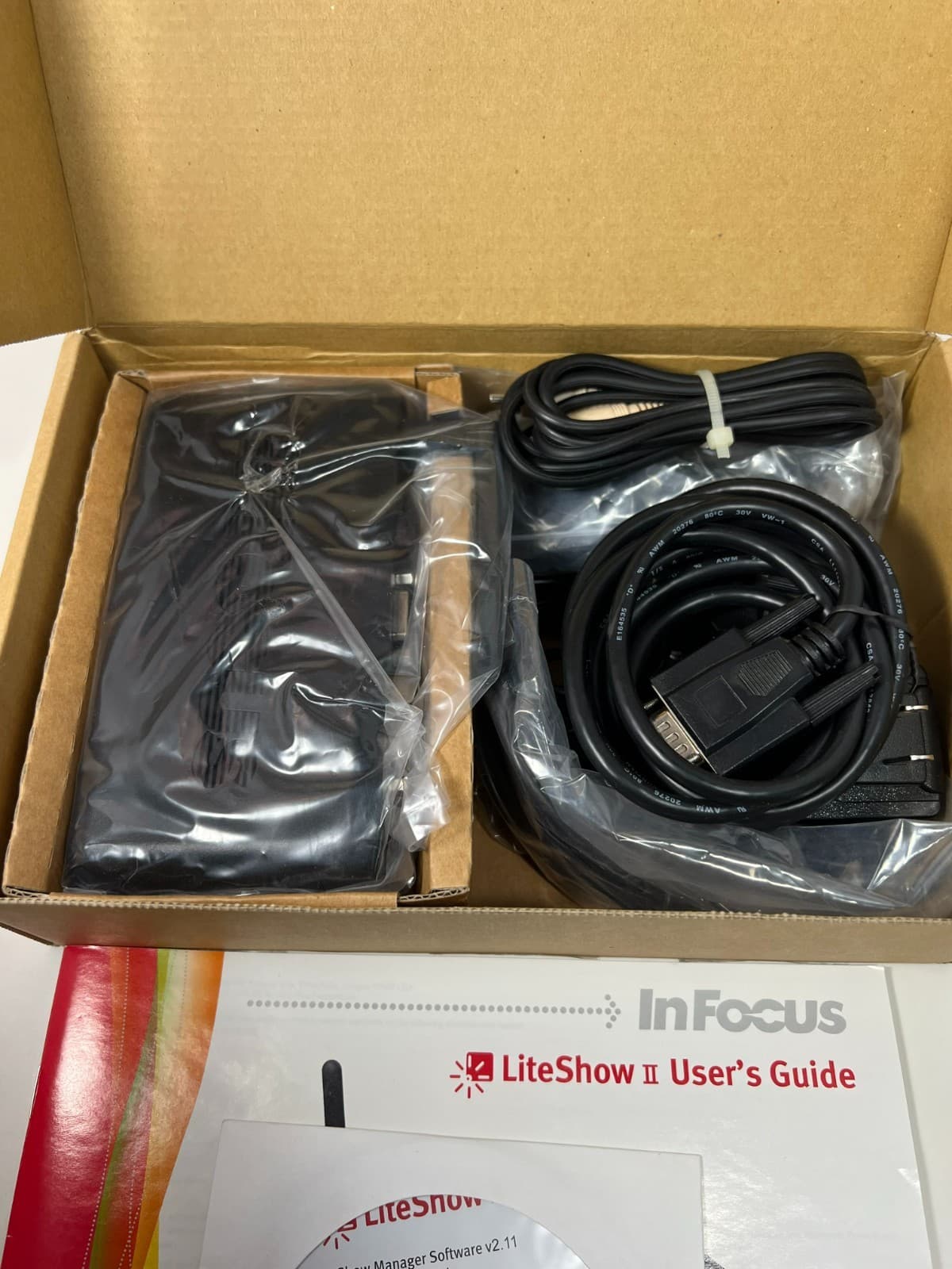 InFocus LiteShow II Secure Wireless Wifi Projection System for any VGA Projector 3