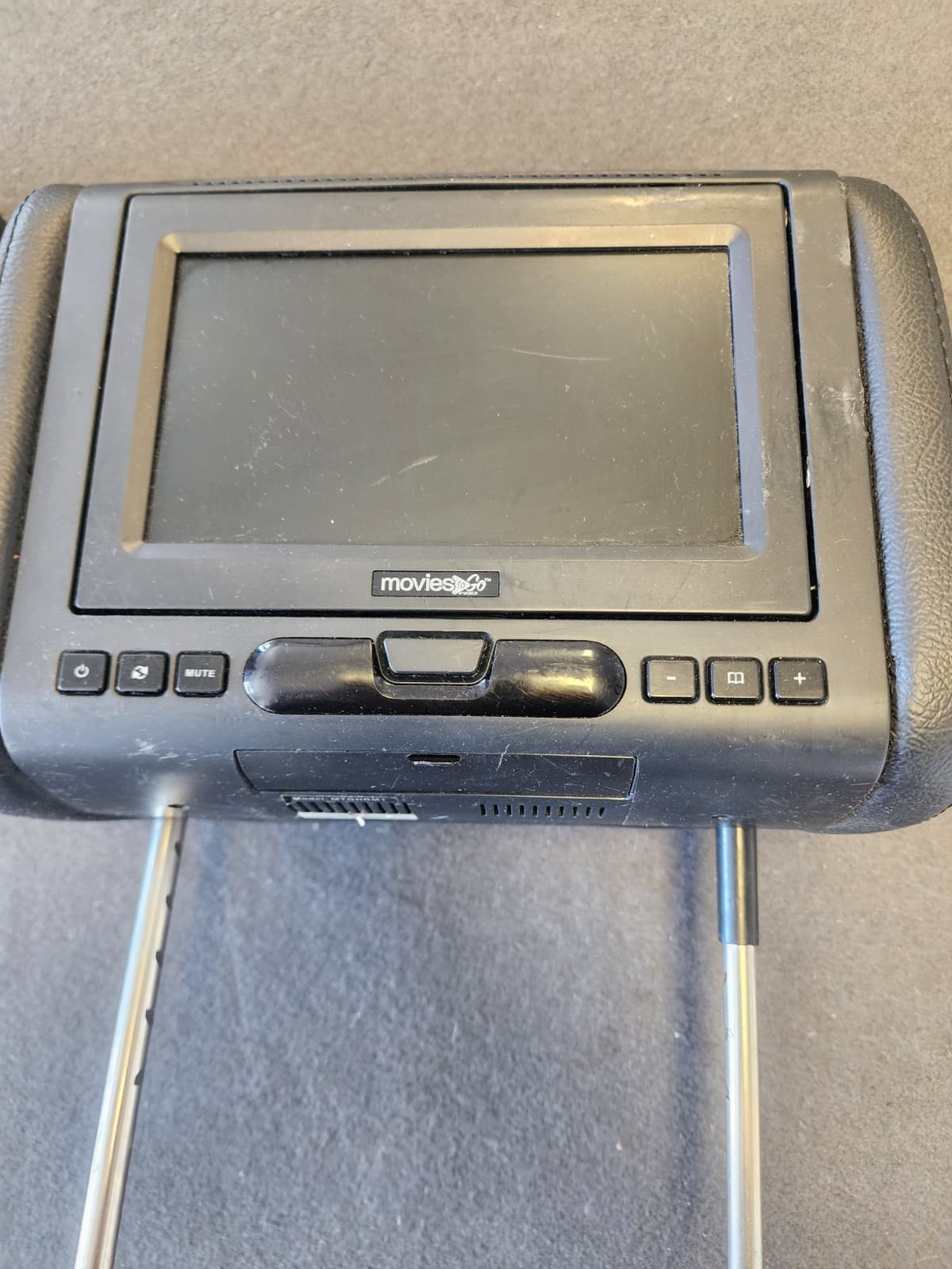 Movies to Go 7" Headrest Monitor (set of 2) no cables 2