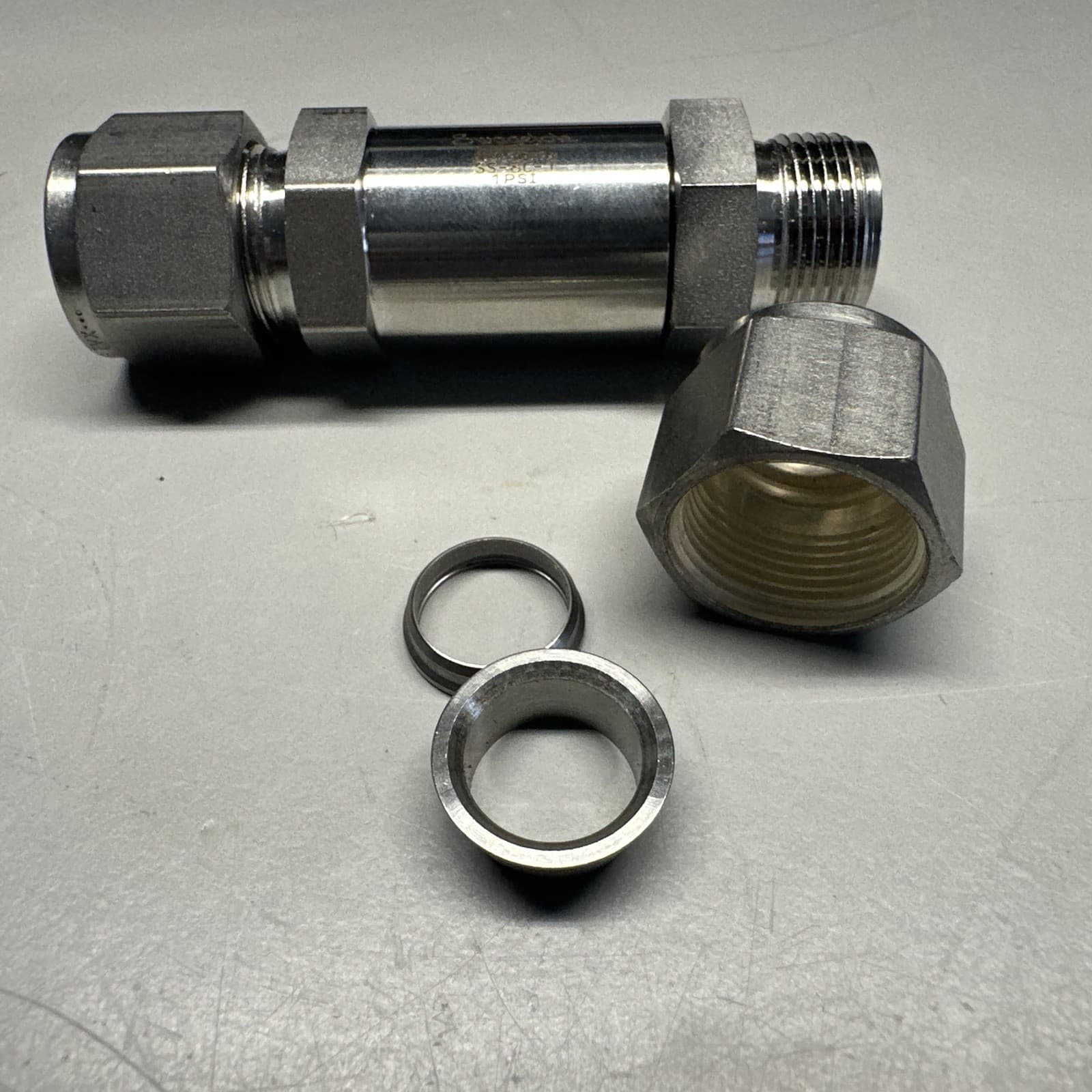 Swagelok SS-8C-1 Check Valve, 1/2”  1 psi Cracking Pressure Stainless Steel 2