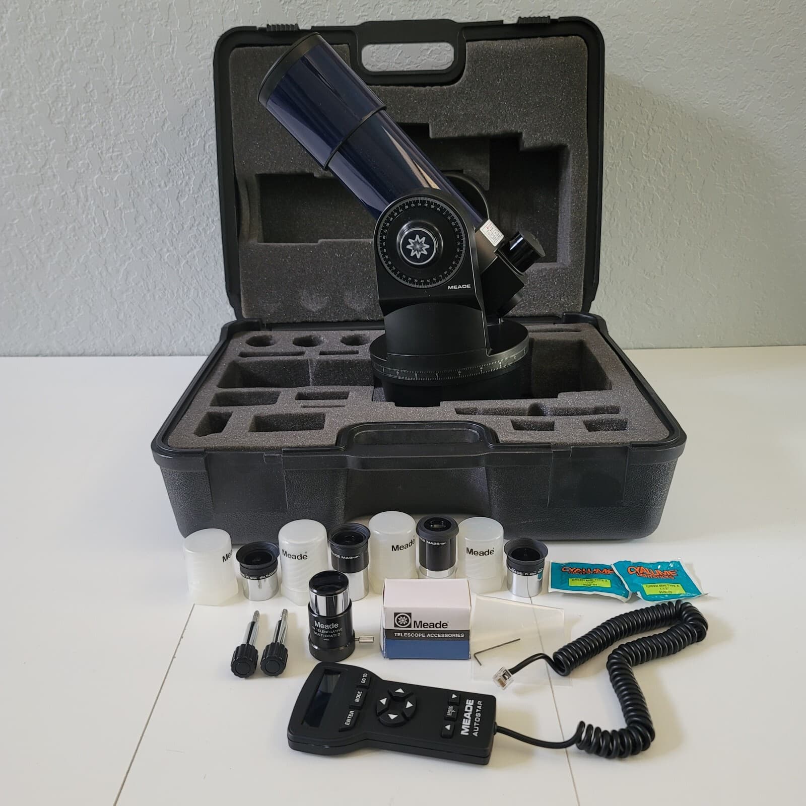 Meade ETX-70 Refracting Telescope with Hand Controller Eyepieces And Case