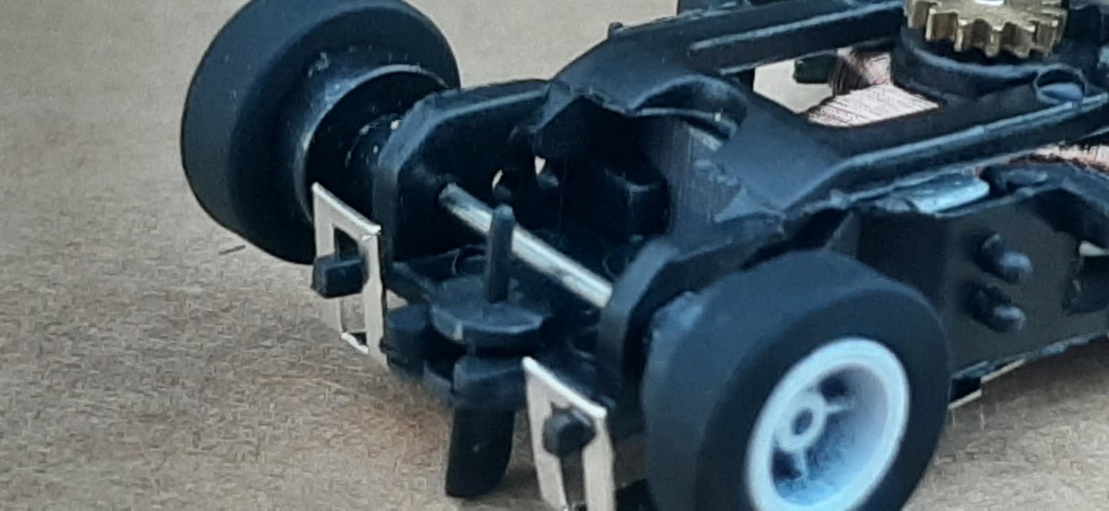 Back To School Special Autoworld Ultra G Xtraction Chassis With White Rims 3