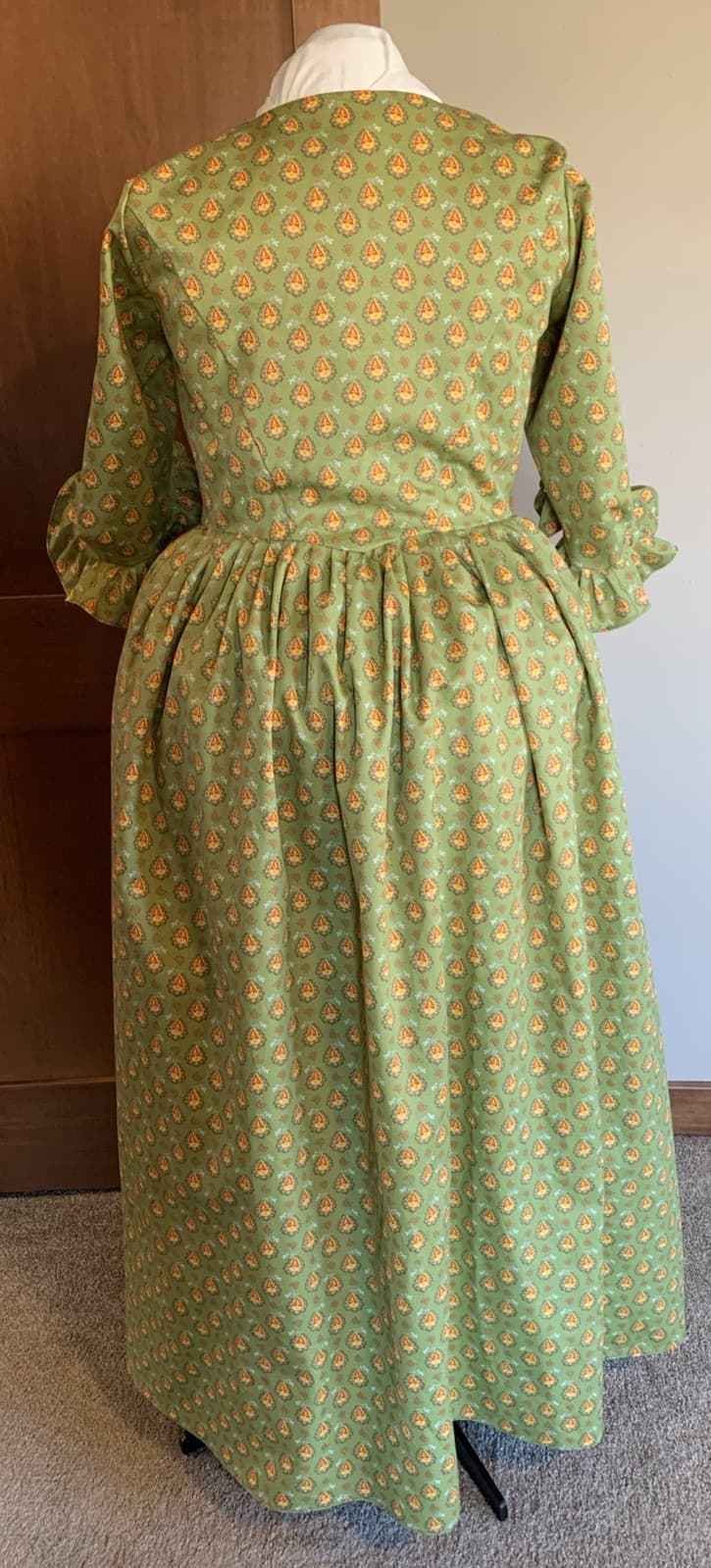 LG Outlander, Colonial, Cotton Sprigged Paisley Polonaise/Over Dress.  NWOT 4