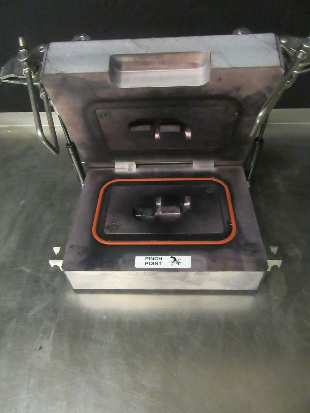 O69 TM ELECTRONICS ALUMINUM INJECTION MOLD BLOCK FOR INTERCHANGEABLE  MOLDS  2