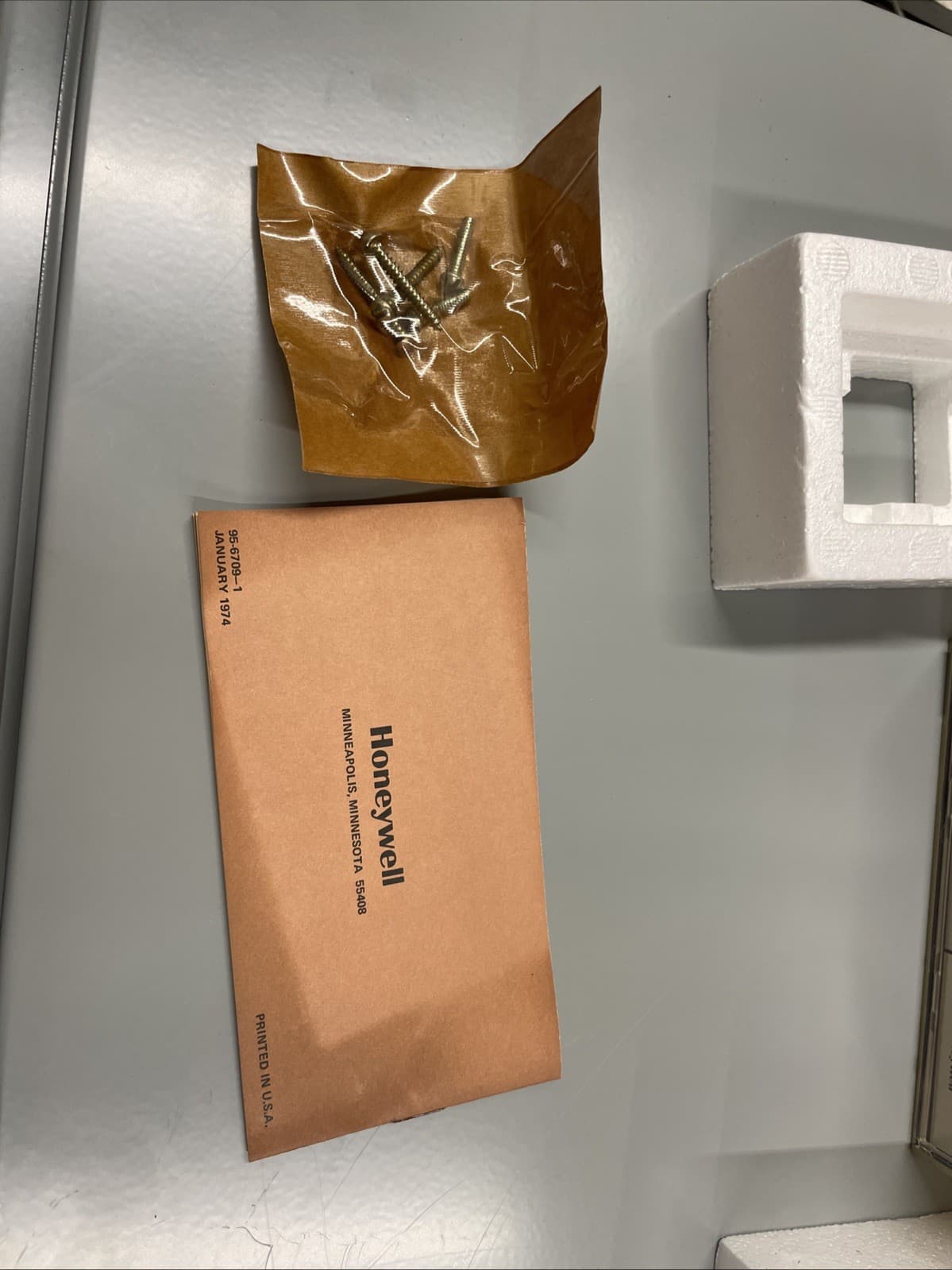 HONEYWELL CHRONOTHERM T882A 1013 VINTAGE Electric Clock THERMOSTAT 24V 54-86º 6