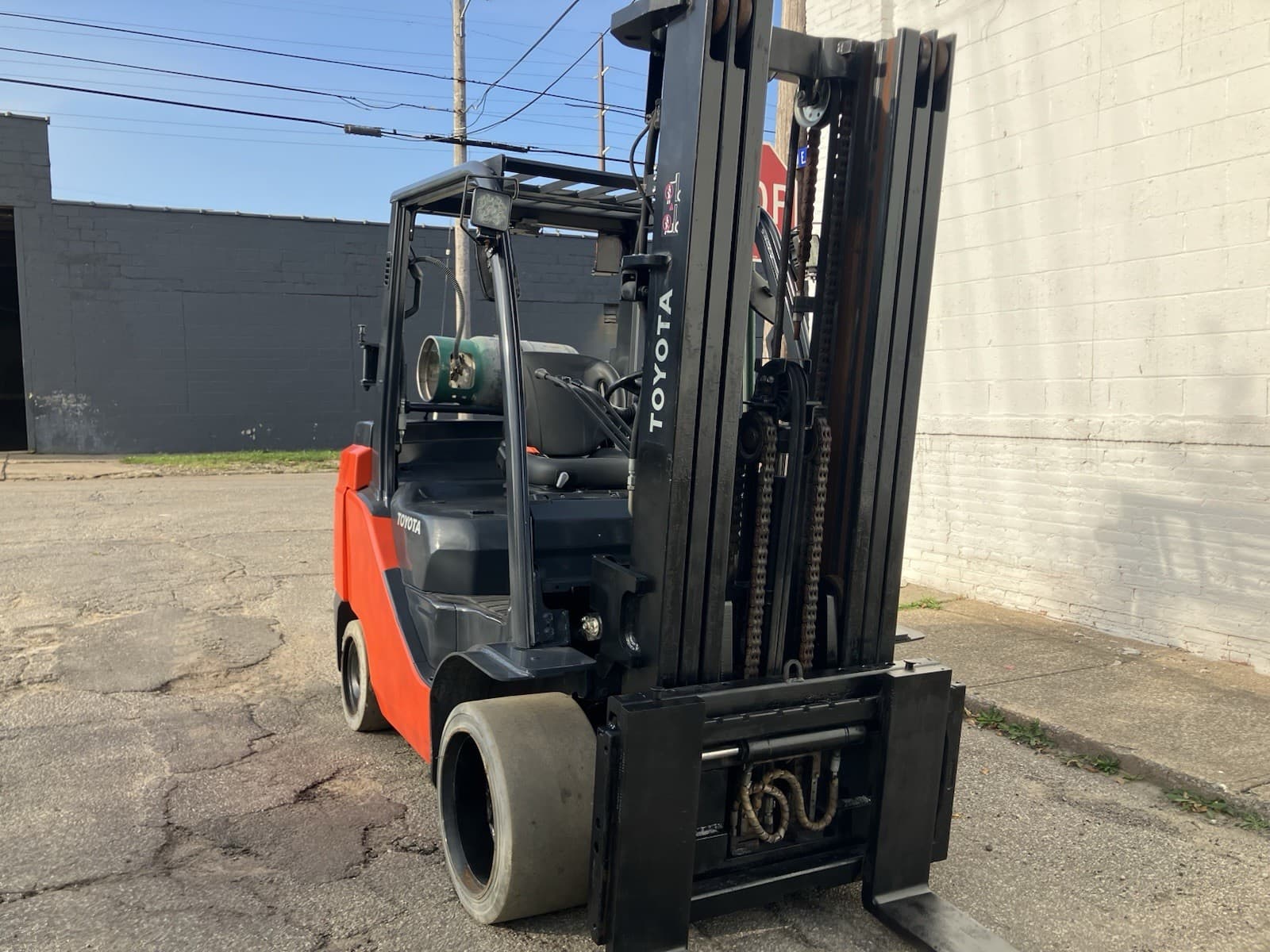 2020 Toyota 8000 LB Forklift With Side Shift and Triple Mast 3
