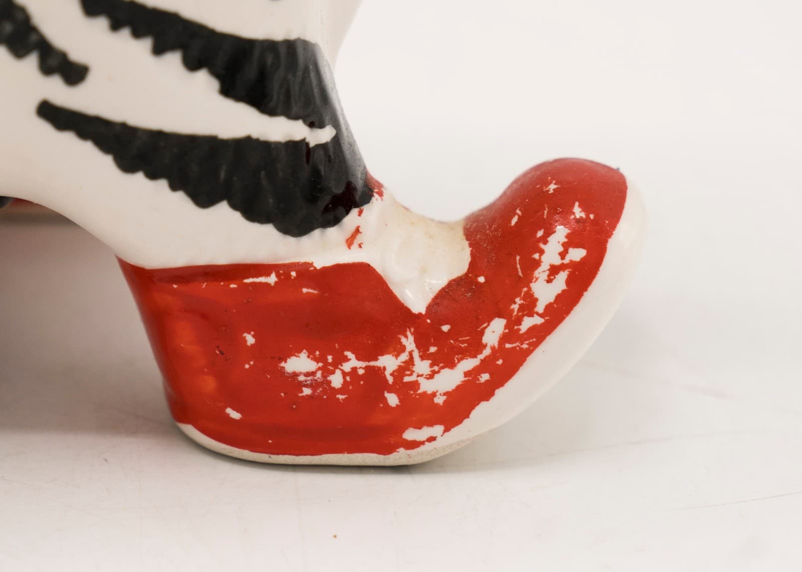 Vtg Kliban Cat Ceramic Coin Piggy Bank by Sigma 70s Stopper Red Sneakers Shoes 3