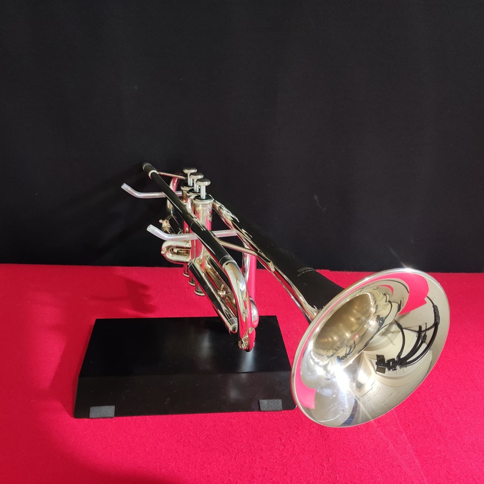 YAMAHA Trumpet YTR-1335S Silver With Mouthpiece and Case 3