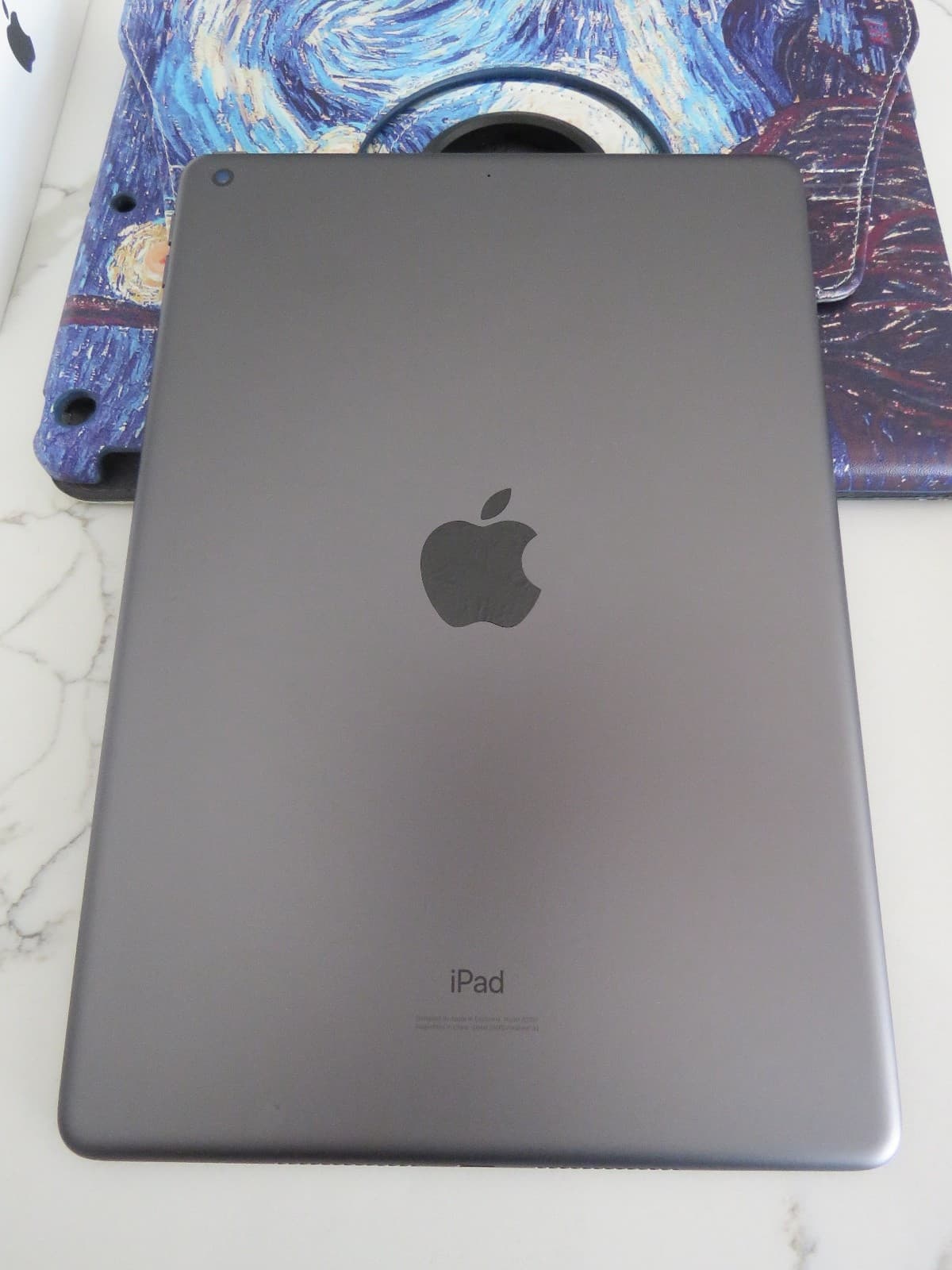 Apple iPad 7th generation 128gb Wi-Fi, 10.2 in Space Gray + Case/Keyboard Bundle 4