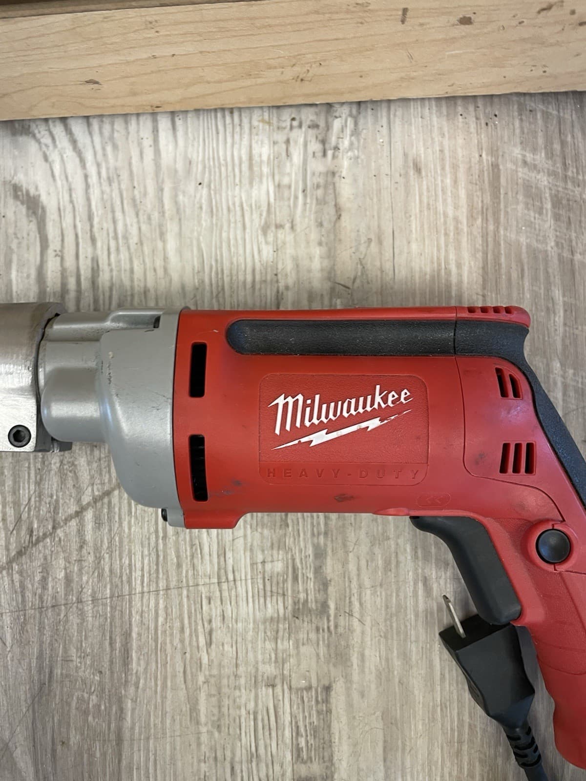 Milwaukee 6852-20 Electric 18 Gauge Shear - Corded 3