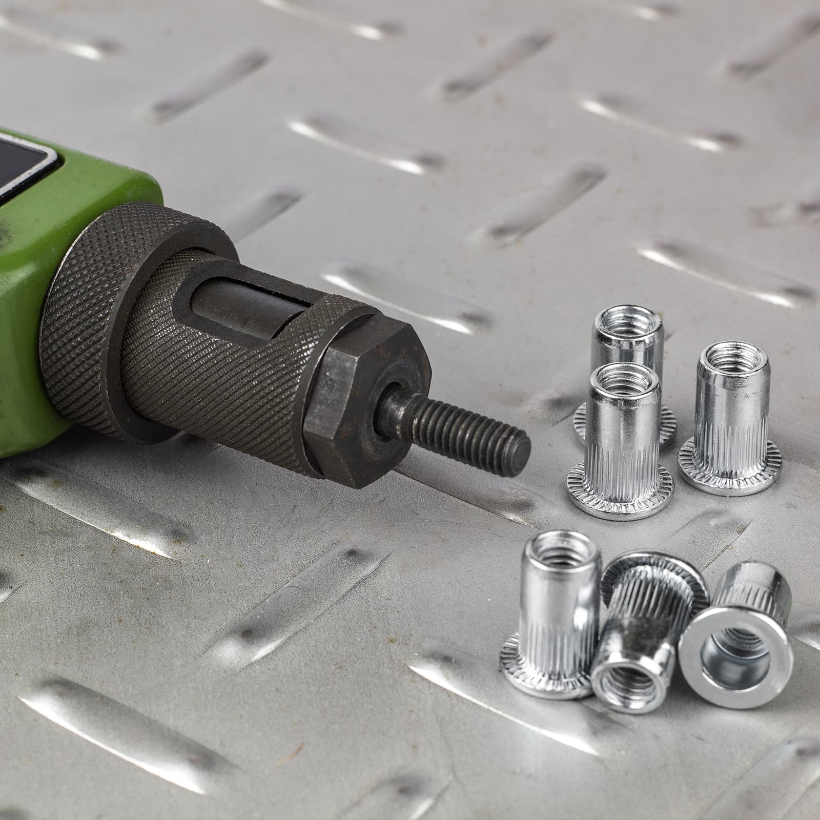 40pcs #10-32 Rivet Nuts 304 Stainless Steel Flat Head Threaded Insert Nuts 5