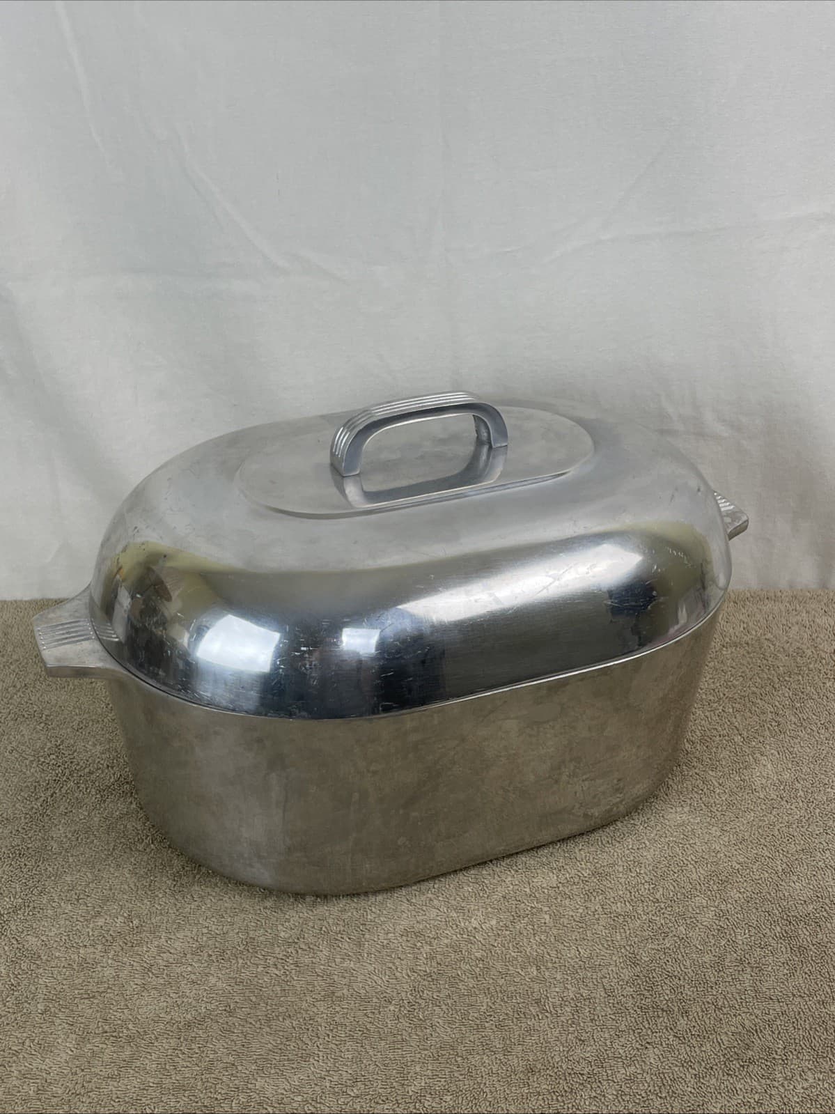Vintage Magnalite Classic Oval Aluminum Roaster 15" 10 qt. Dutch Oven w/ Lid