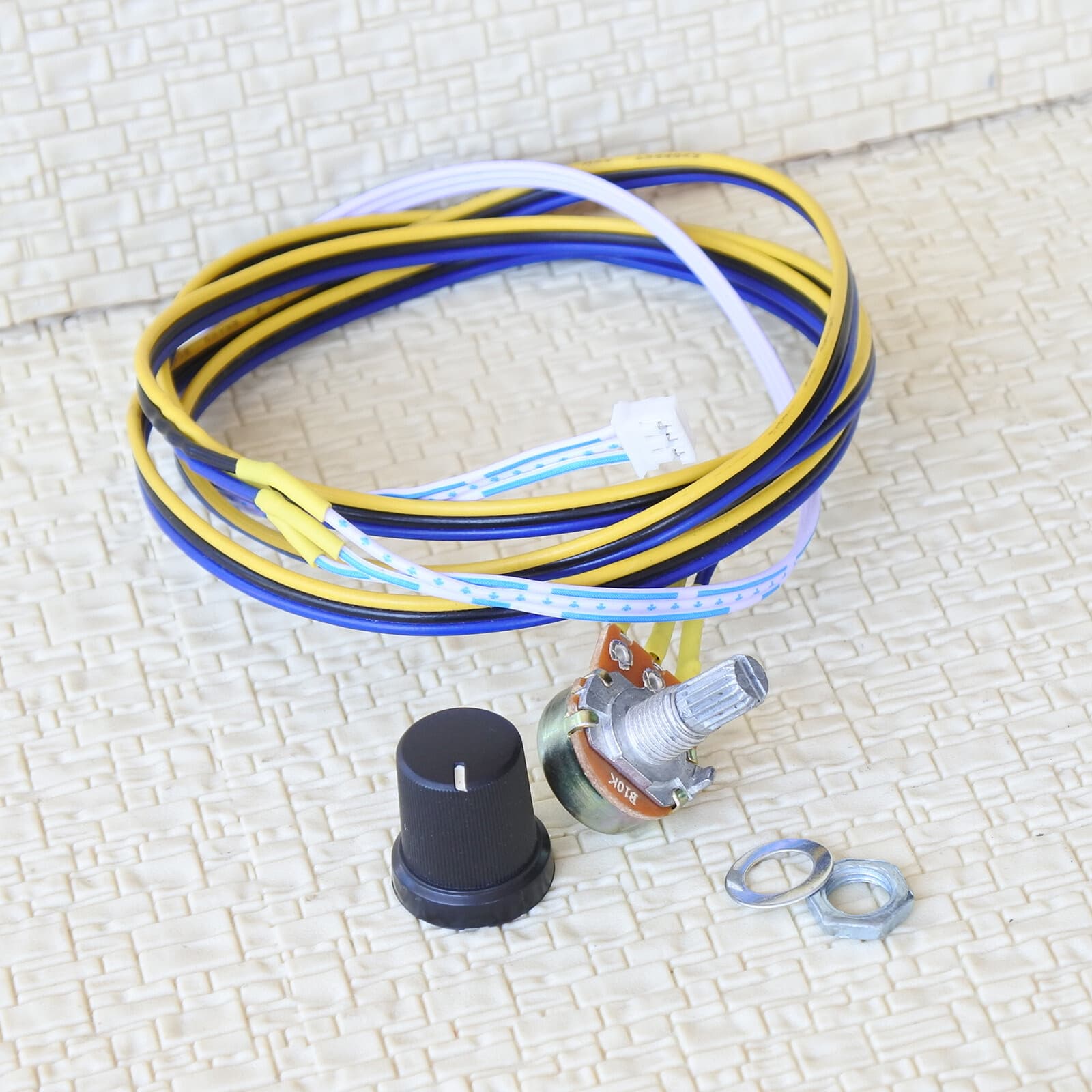 1 x wired distance dimmer for distribution board adjust brightness from desktop. 2