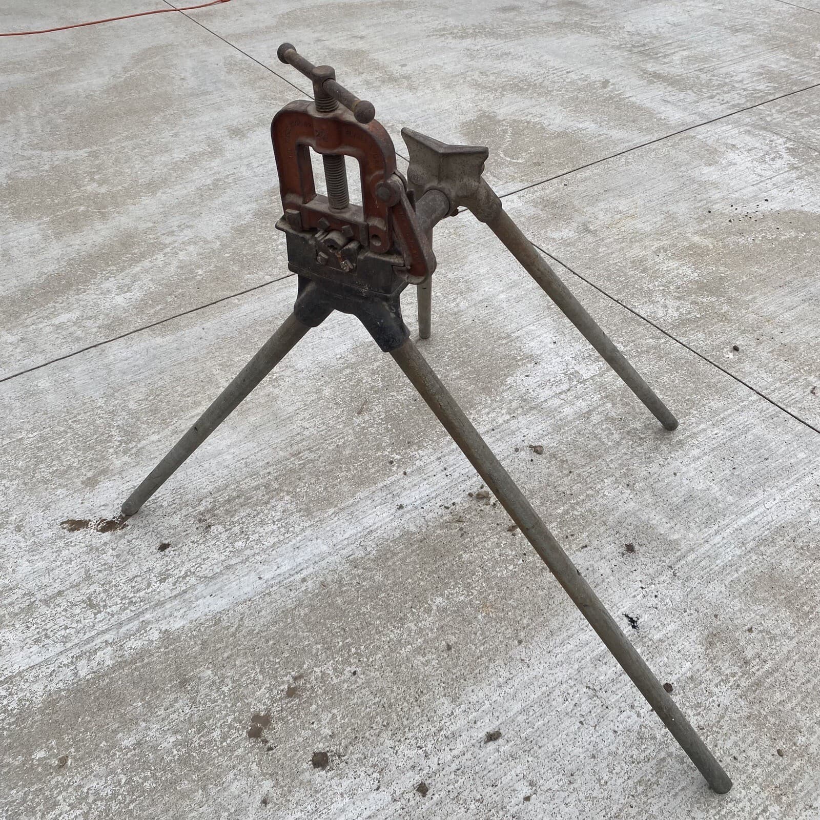 RIDGID Yoke Vise Model B-Y 2-1/2"  & SY-2-1/2 Pipe Stand Horse Ohio 2