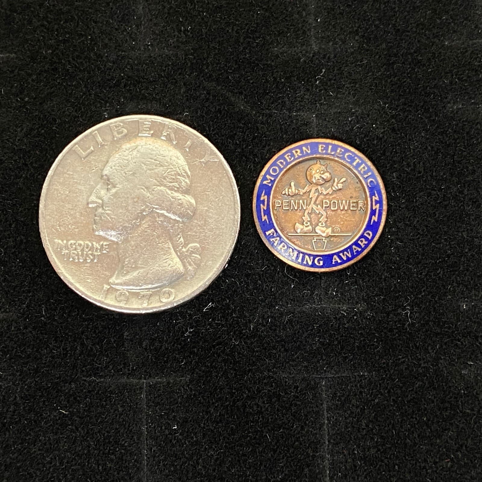 RARE Vtg Reddy Kilowatt Penn Power Modern Electric Farming Award Pin 3